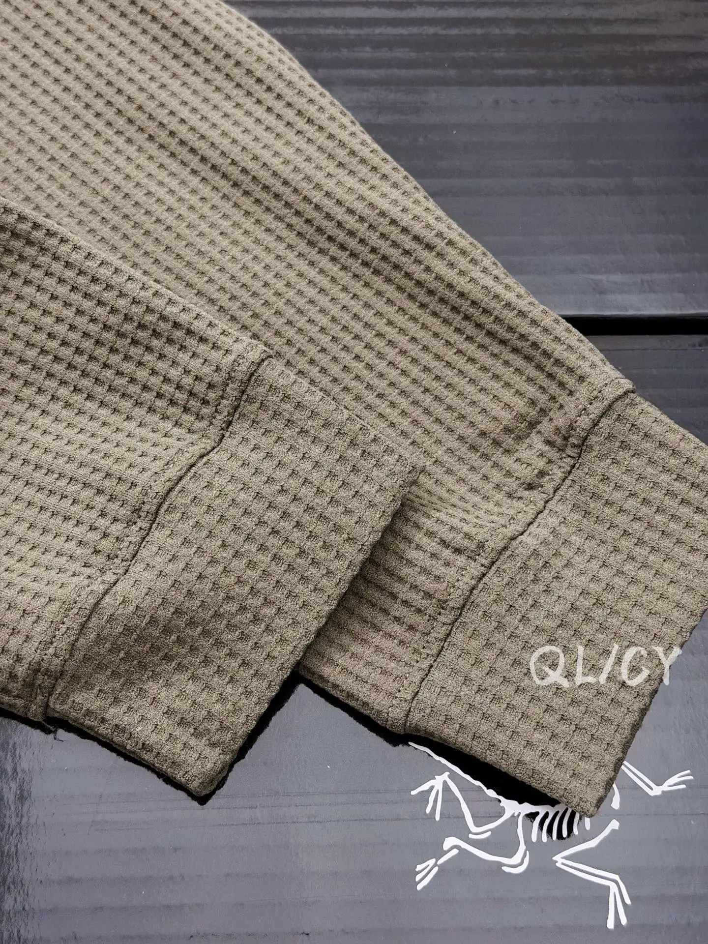 Logo-Embroidered Waffle-Knit Long-Sleeve T-Shirt D21019550 — view 7