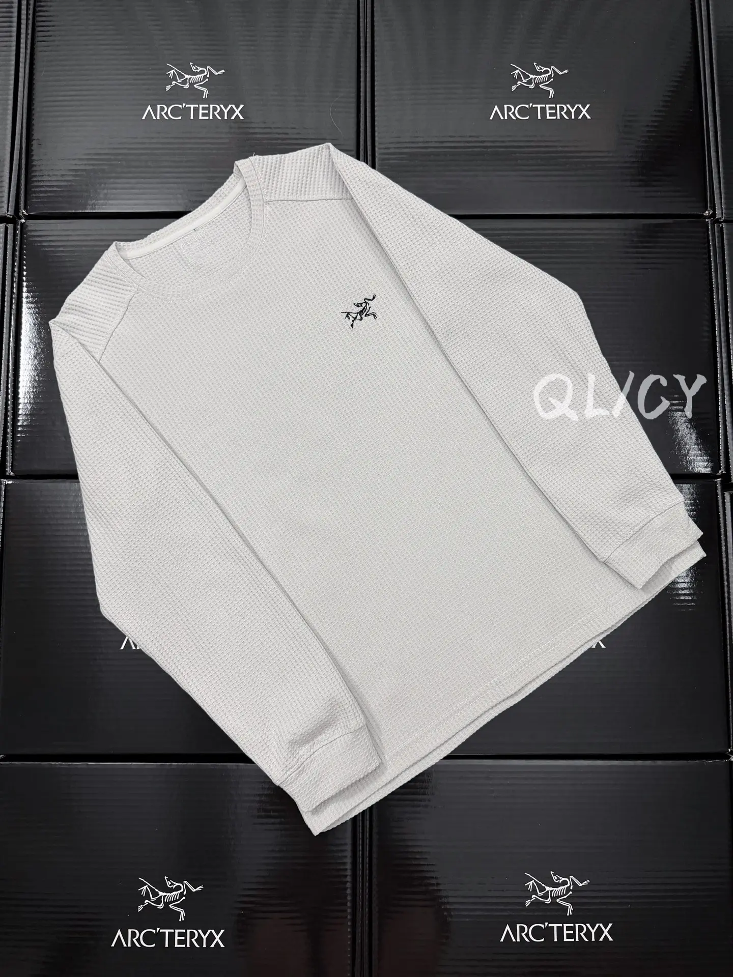 Logo-Embroidered Waffle-Knit Long-Sleeve T-Shirt D21019547 — view 2