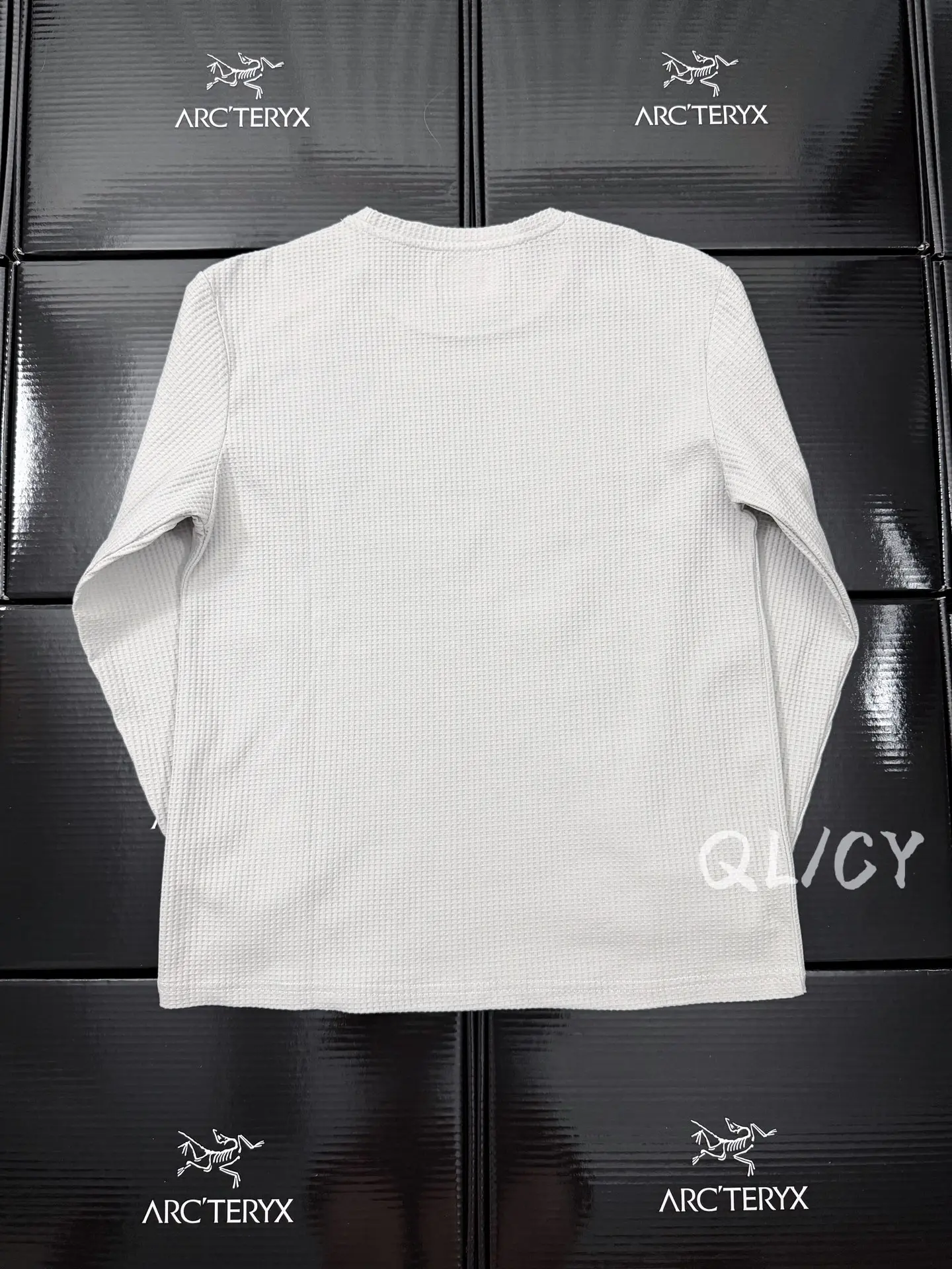 Logo-Embroidered Waffle-Knit Long-Sleeve T-Shirt D21019547 — view 3