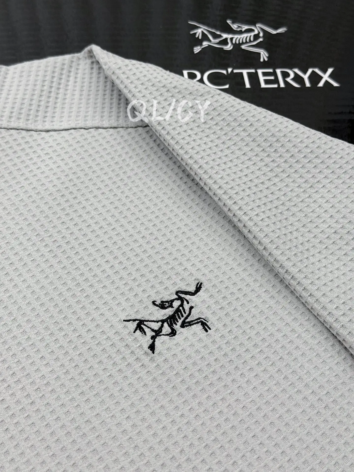 Logo-Embroidered Waffle-Knit Long-Sleeve T-Shirt D21019547 — view 4