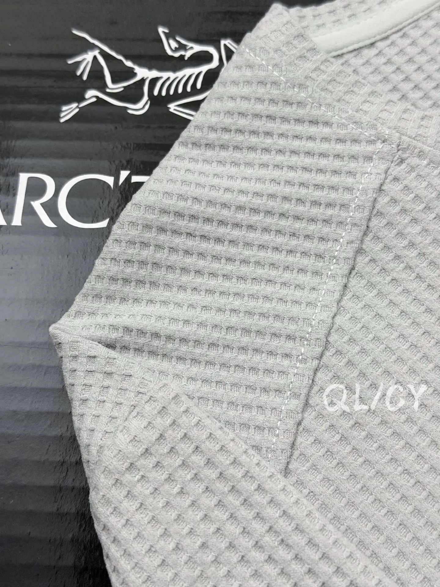 Logo-Embroidered Waffle-Knit Long-Sleeve T-Shirt D21019547 — view 6
