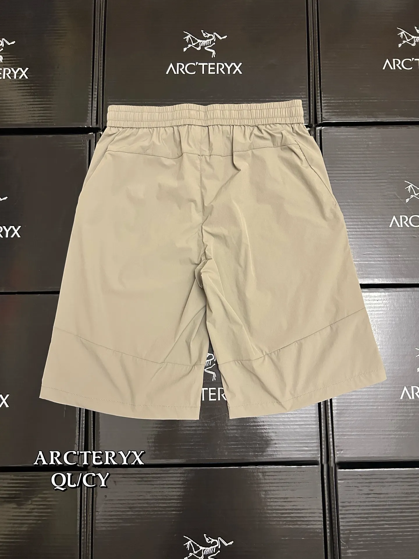 Lightweight Technical Softshell Shorts D23011108 — view 2