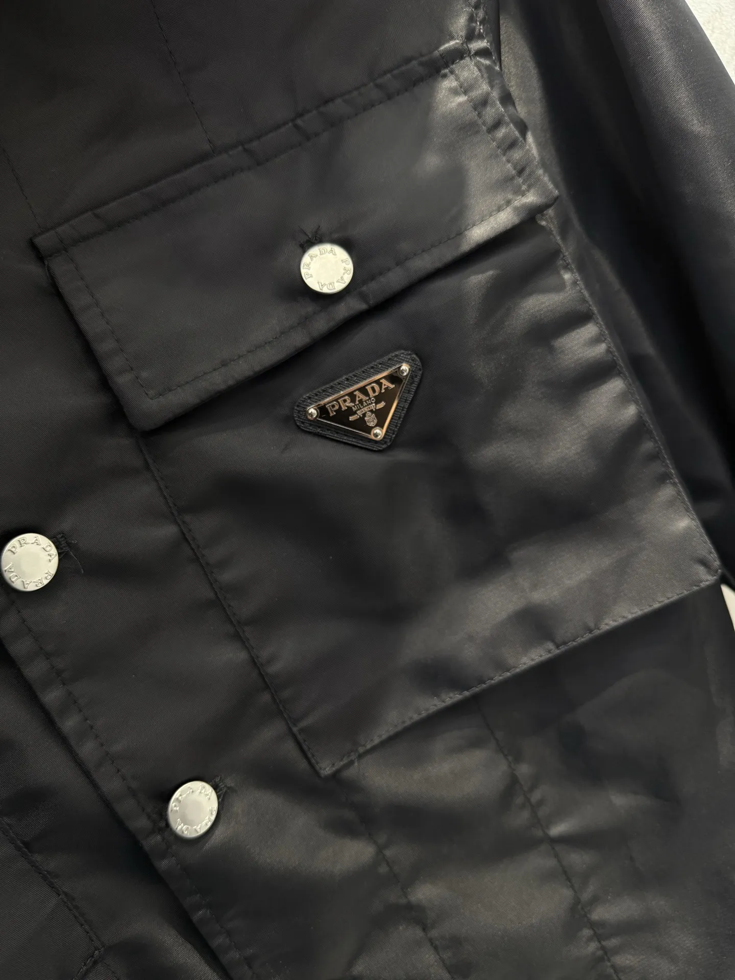 Logo-Plaque Re-Nylon Utility Overshirt D23512950 — view 6