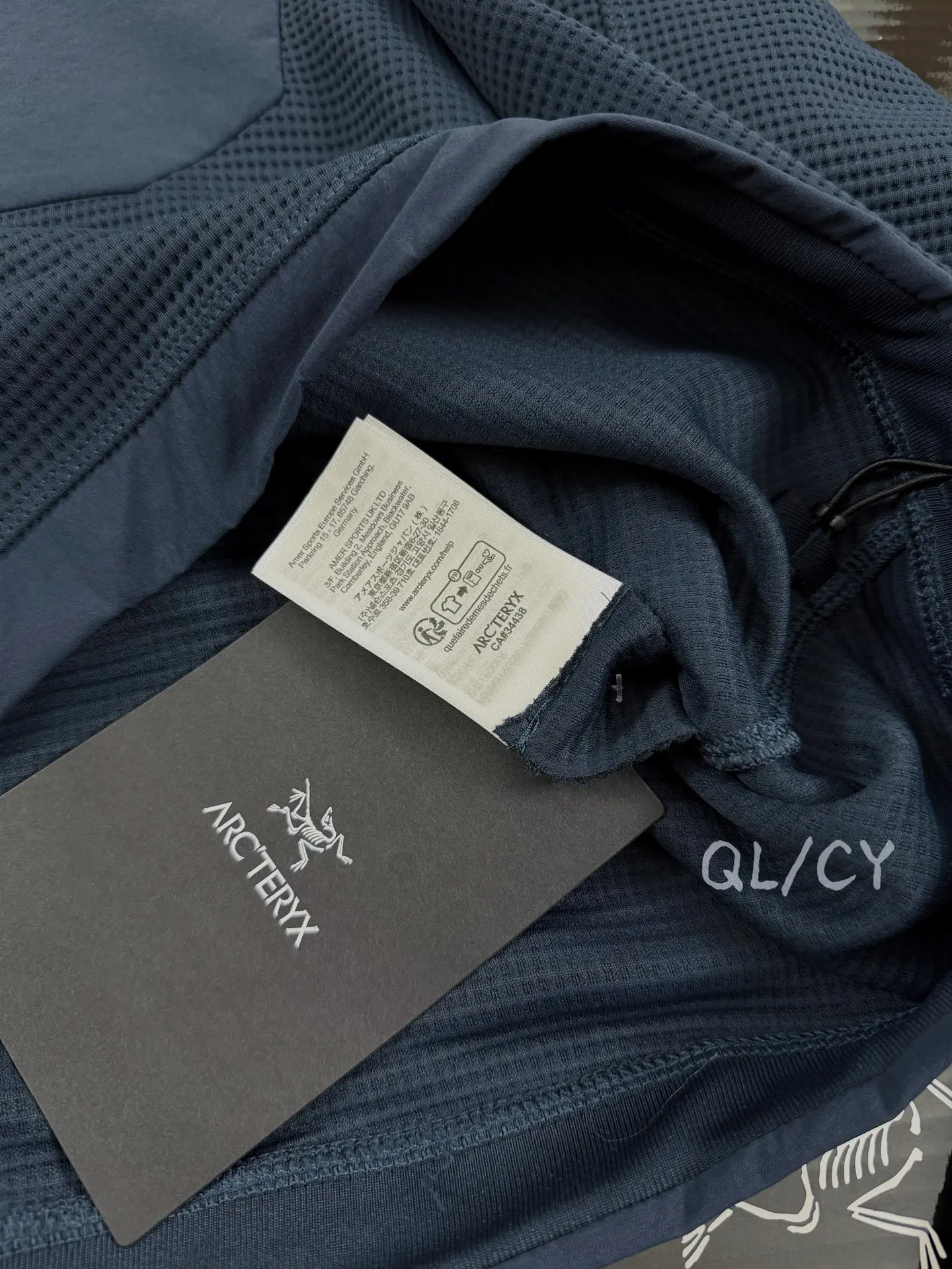 Olera Waffle-Knit Quarter-Zip Sweatshirt D27019649 — view 9