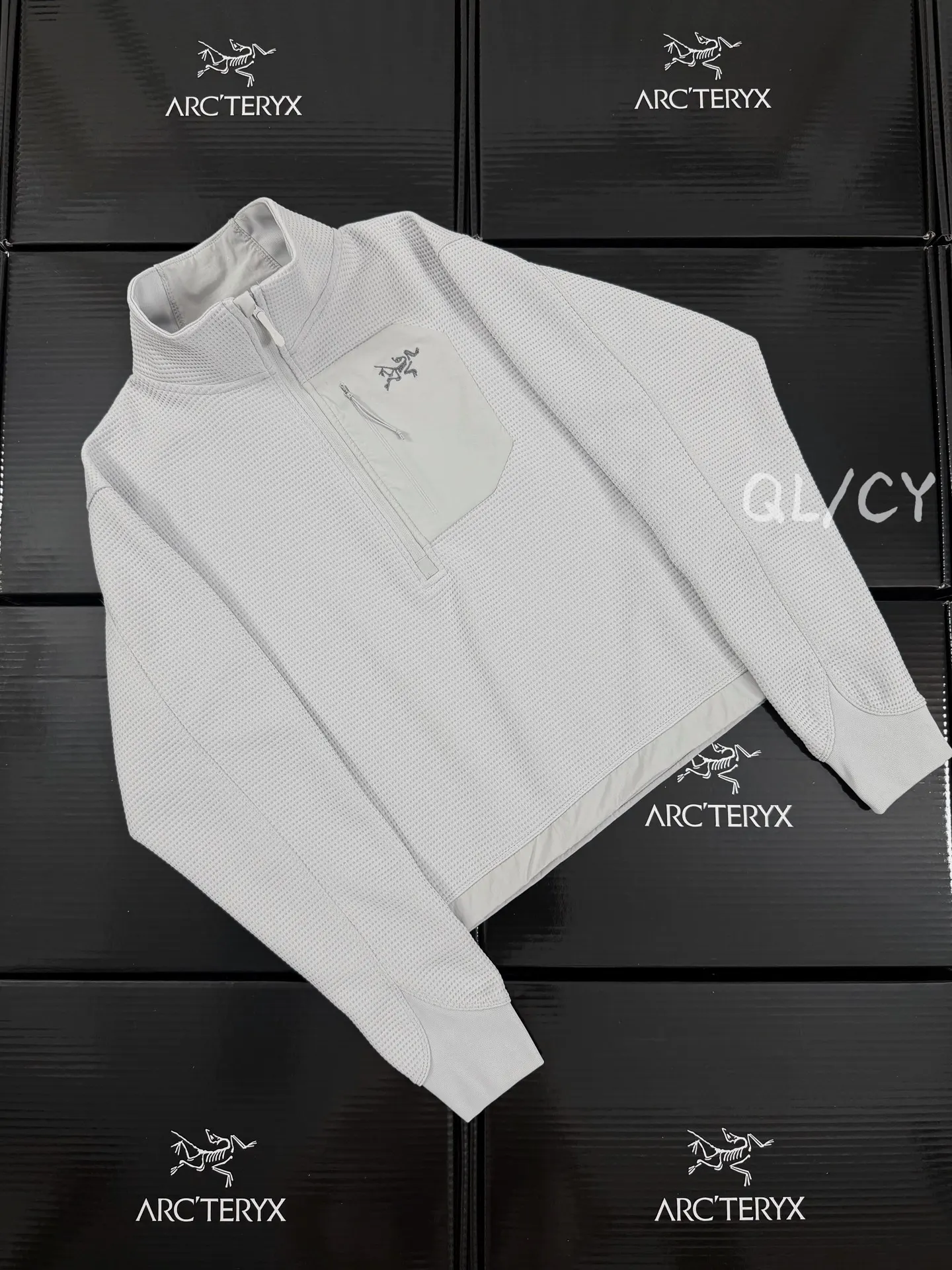 Olera Crew Waffle-Knit Fleece Pullover D27019652 — view 2