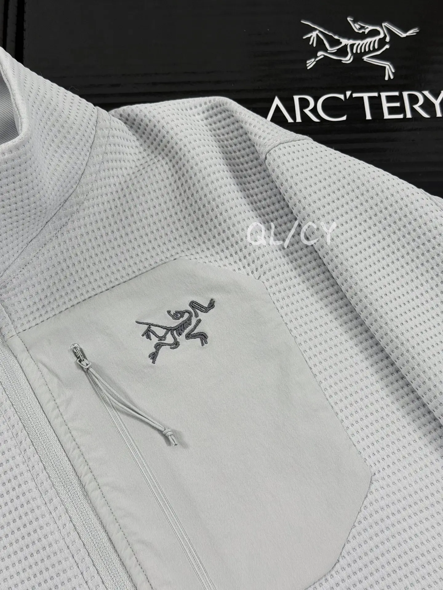 Olera Crew Waffle-Knit Fleece Pullover D27019652 — view 3