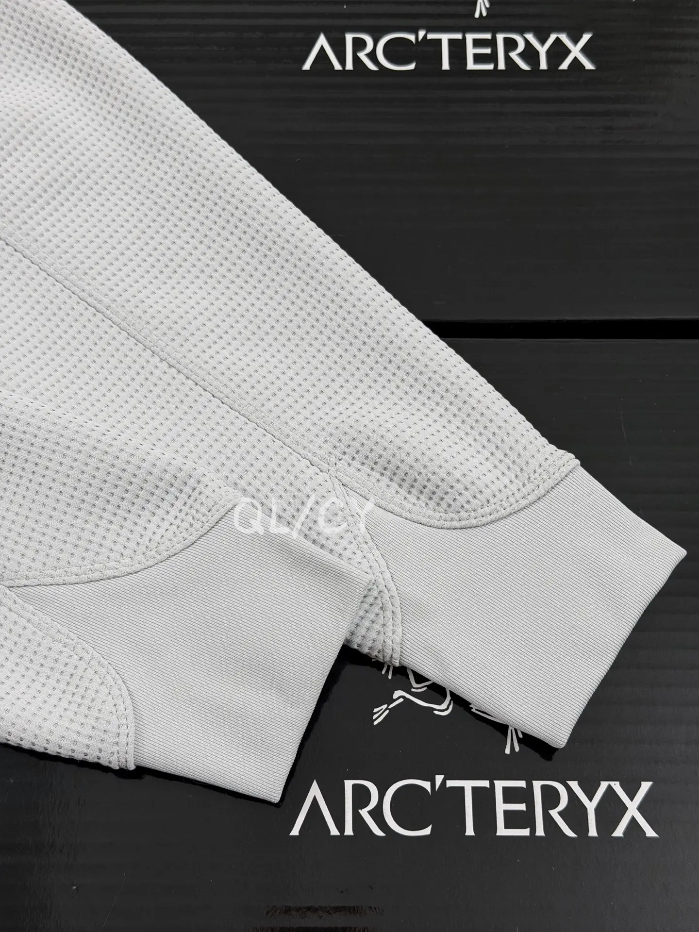 Olera Crew Waffle-Knit Fleece Pullover D27019652 — view 9