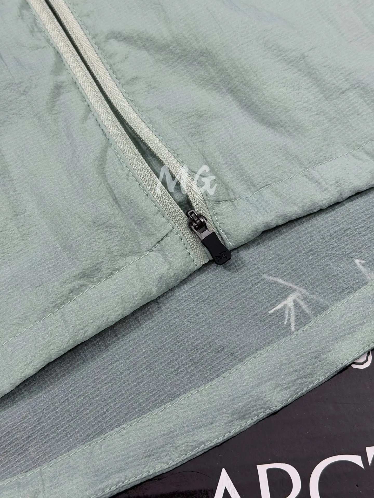 Incendo Airshell Hooded Windshell Jacket D30011070 — view 6