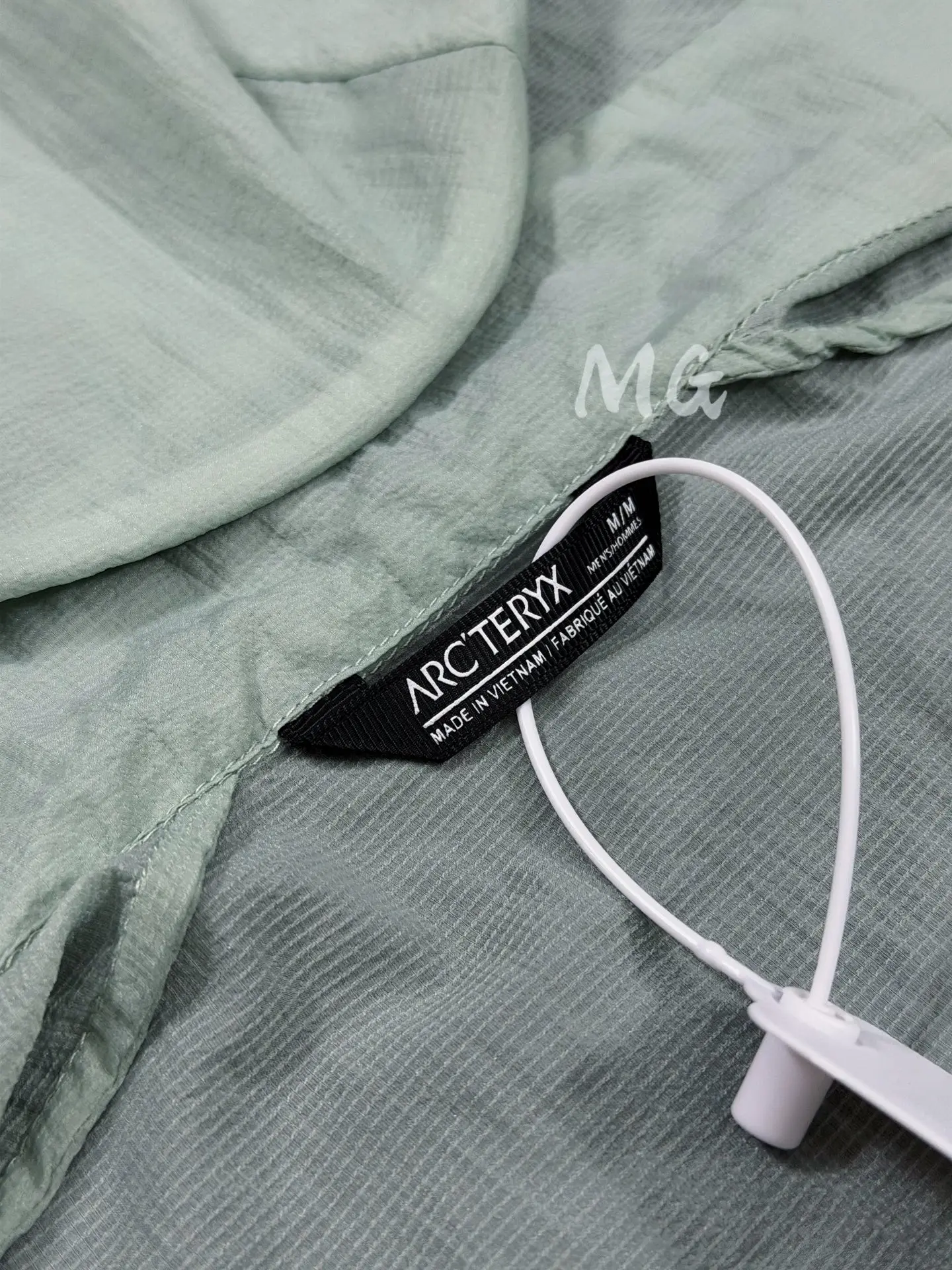 Incendo Airshell Hooded Windshell Jacket D30011070 — view 9