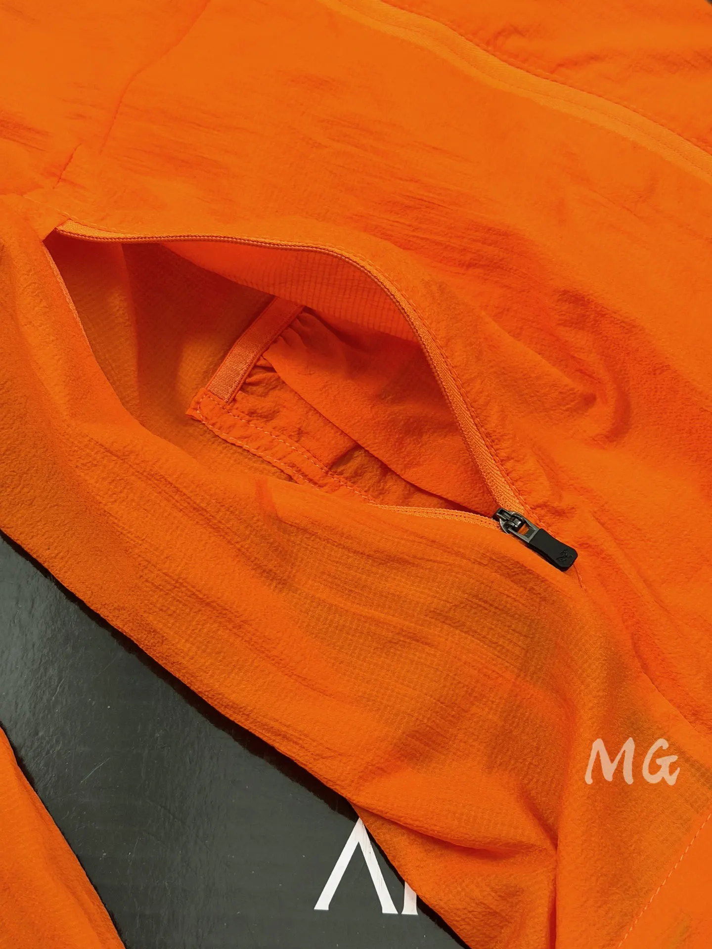 Incendo Airshell Hooded Windshell Jacket D30011069 — view 4