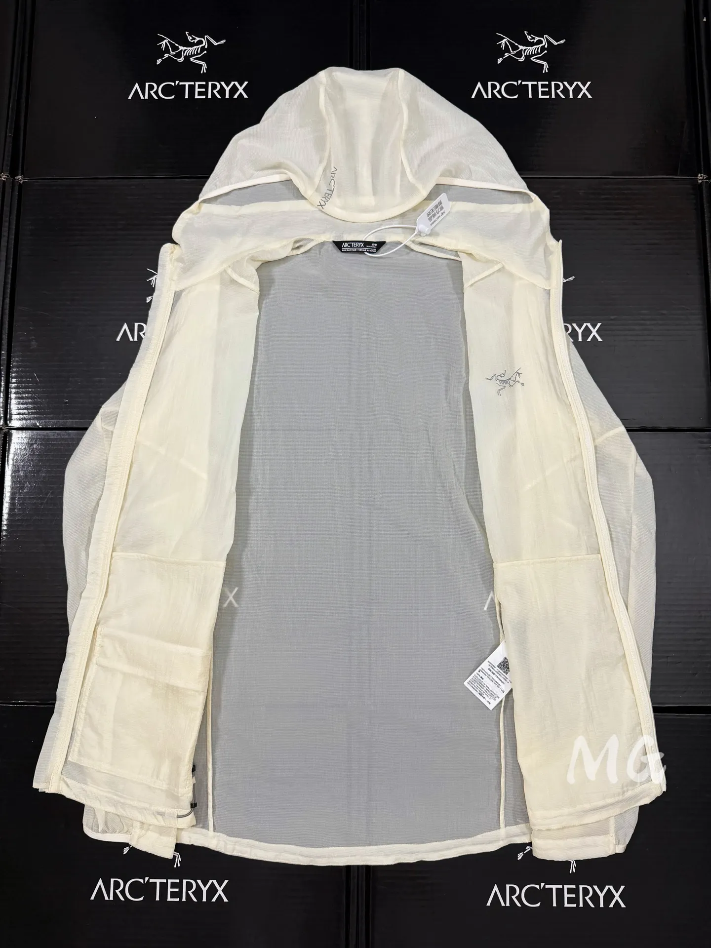 Incendo Airshell Hooded Windshell Jacket D30011071 — view 7