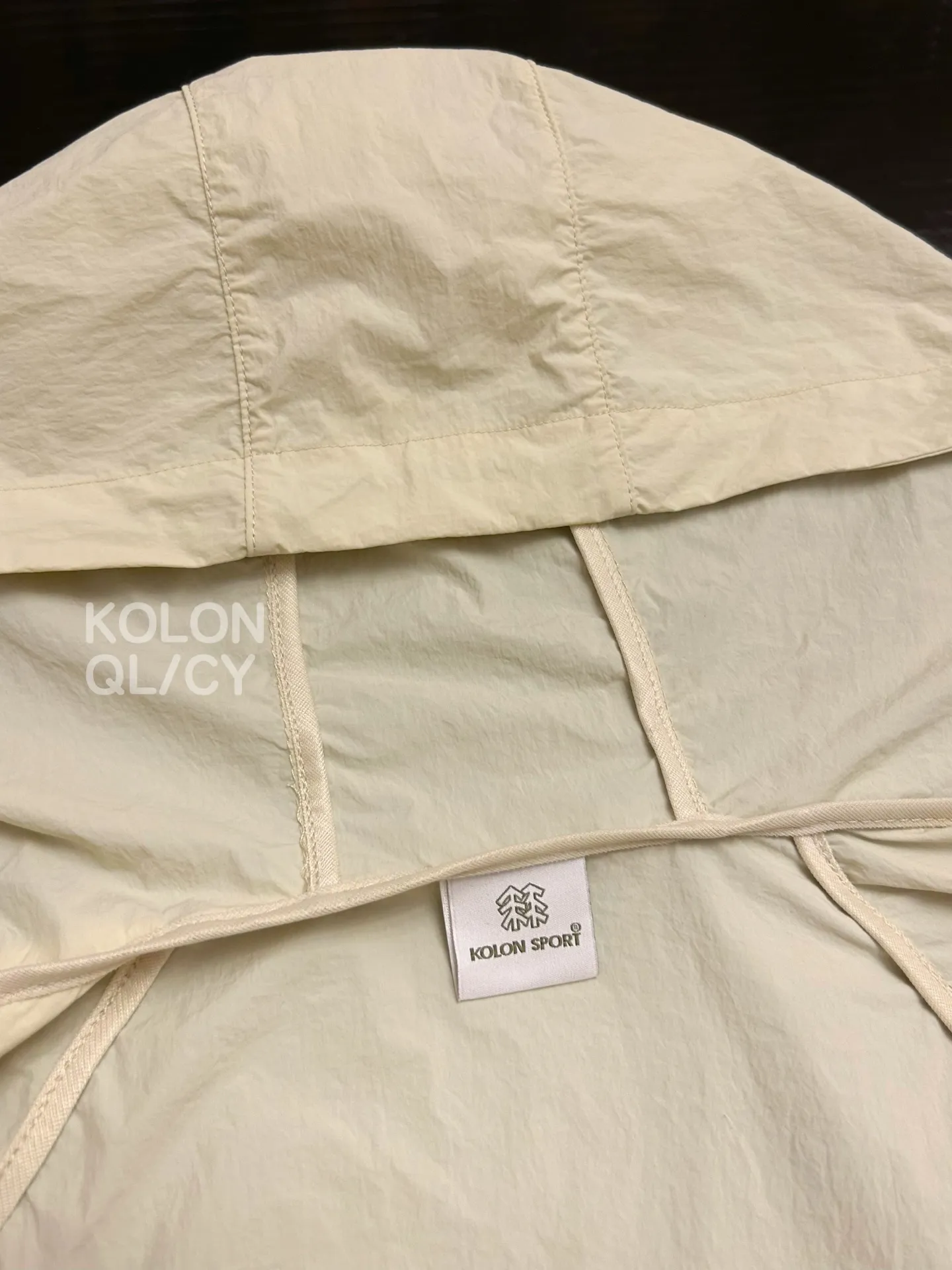 Compact Water-Repellent Hooded Windbreaker D30011105 — view 6