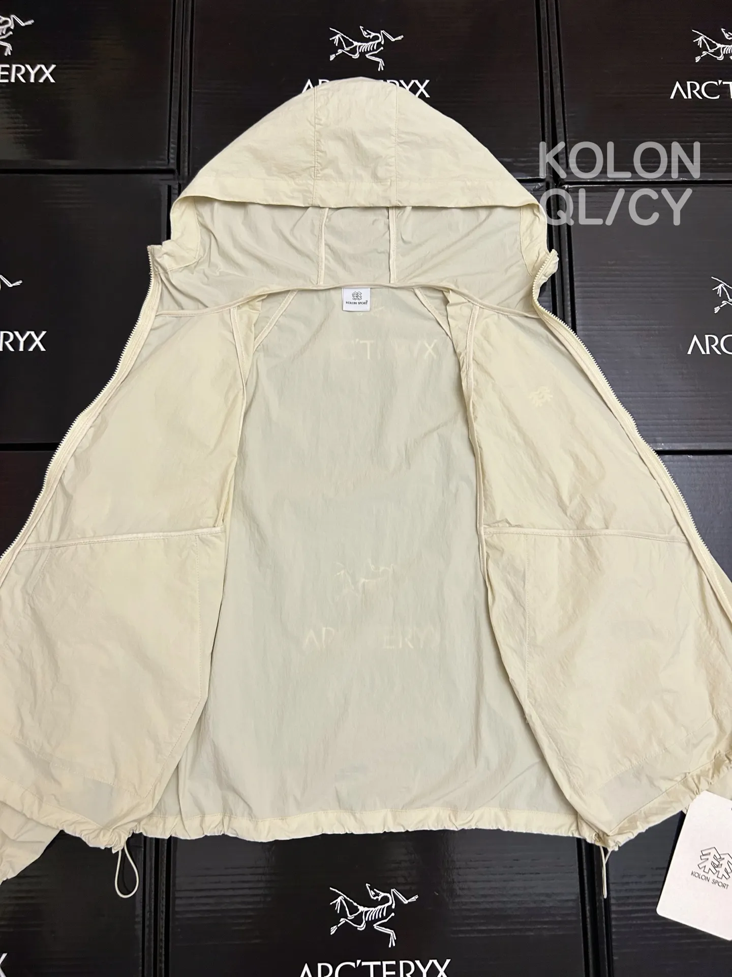 Compact Water-Repellent Hooded Windbreaker D30011105 — view 8
