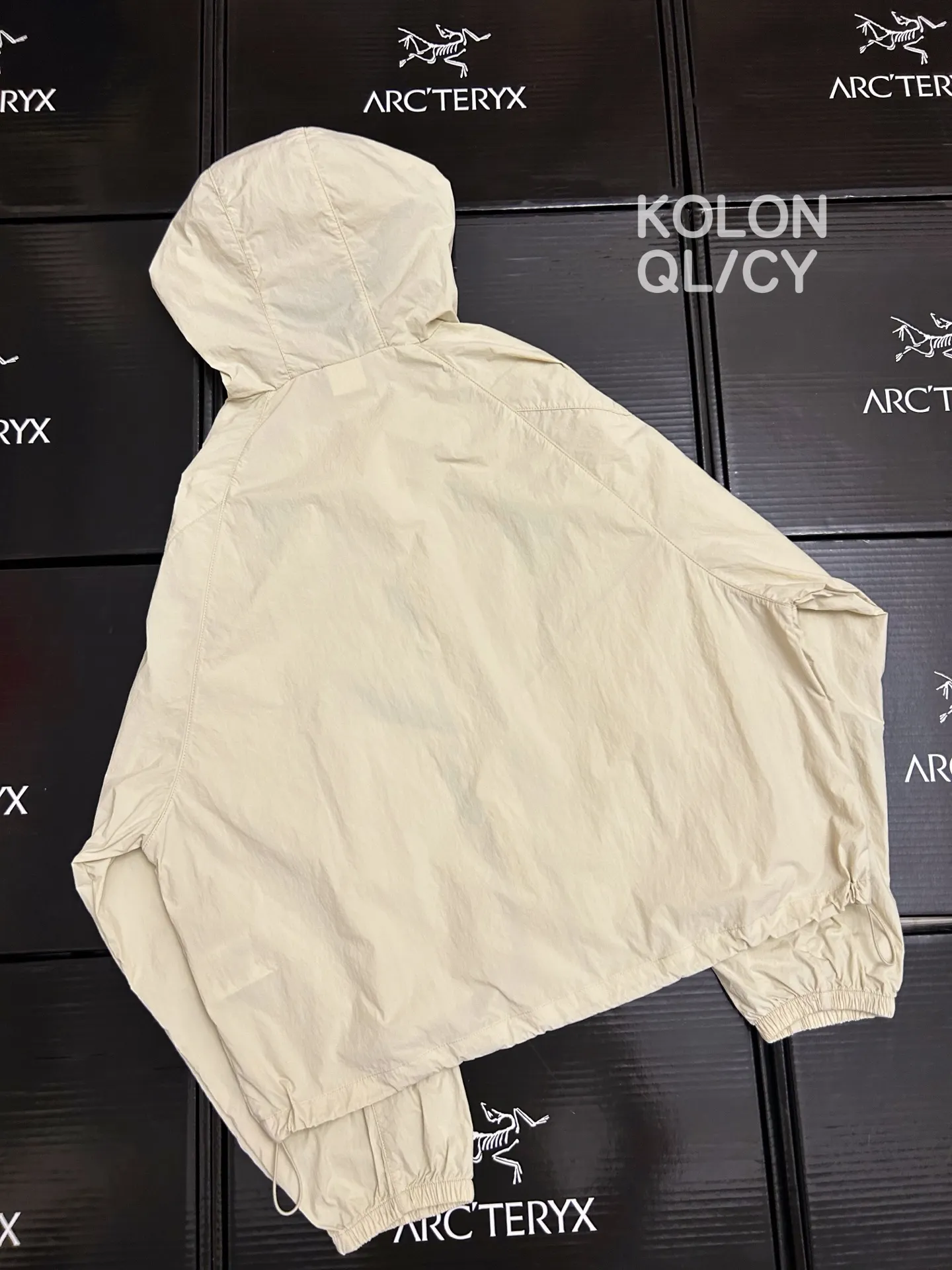 Compact Water-Repellent Hooded Windbreaker D30011105 — view 9