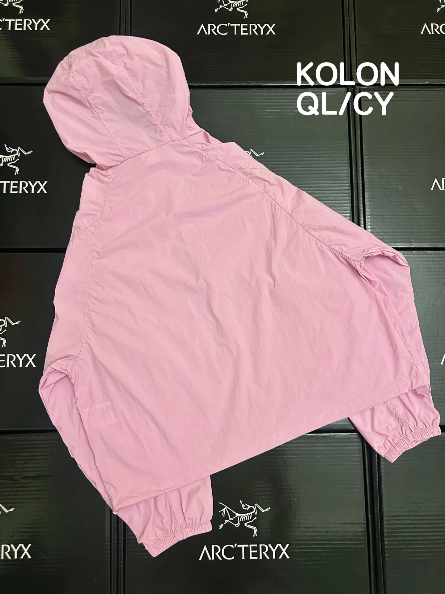 Compact Water-Repellent Hooded Windbreaker D30011103 — view 2