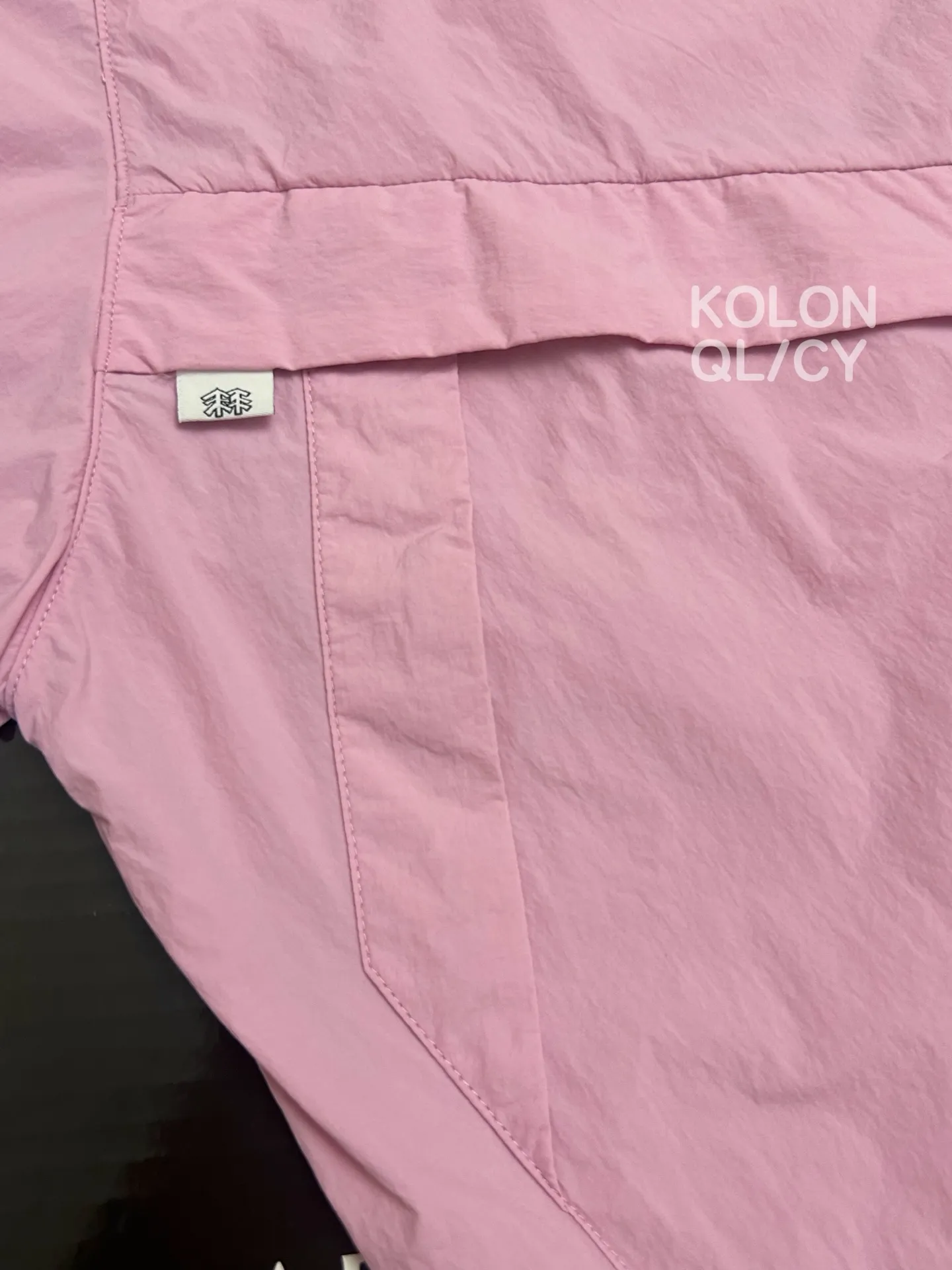 Compact Water-Repellent Hooded Windbreaker D30011103 — view 3