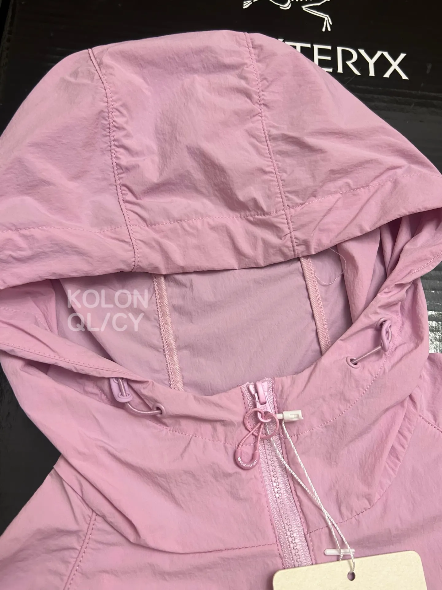 Compact Water-Repellent Hooded Windbreaker D30011103 — view 5