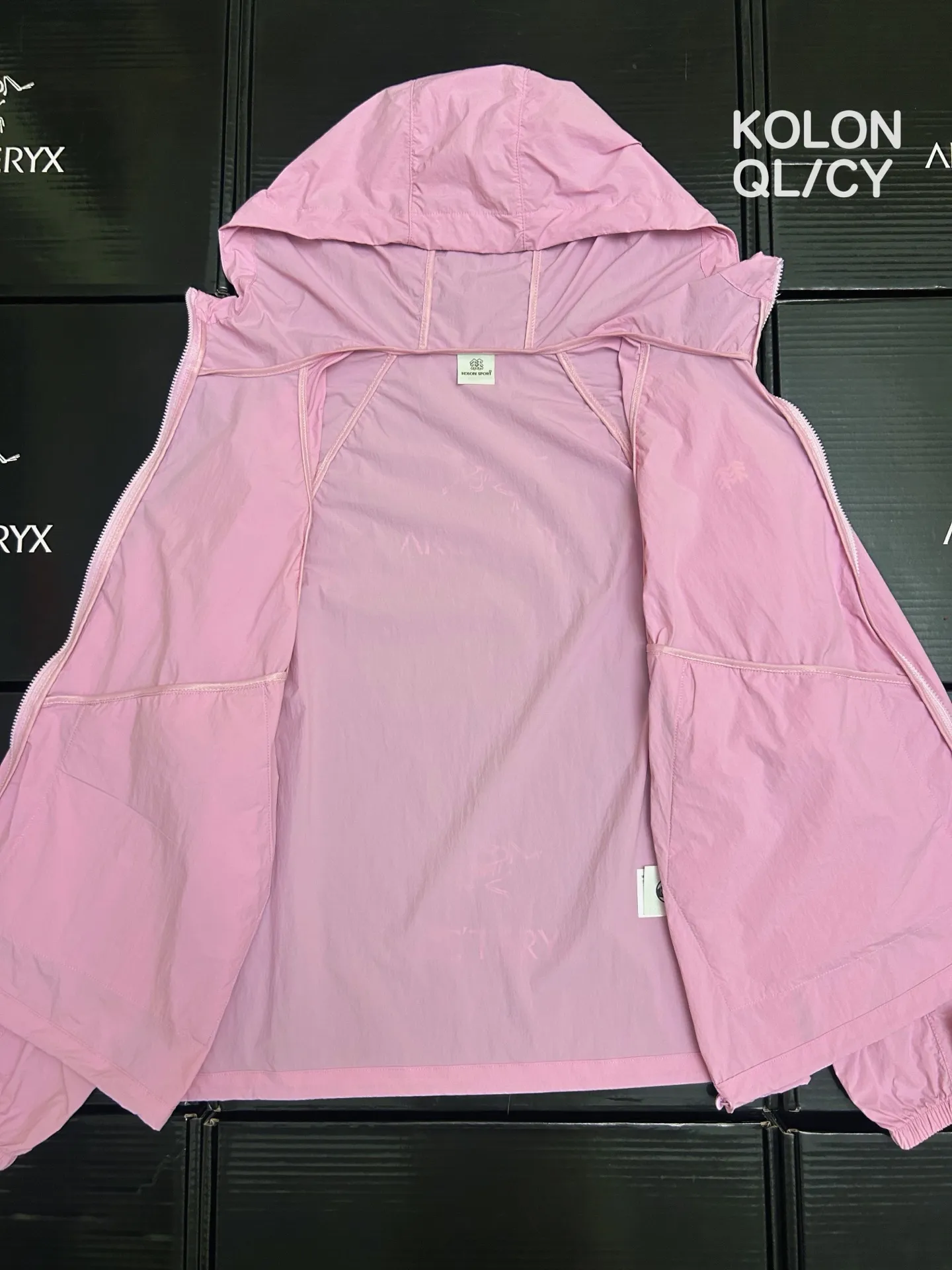 Compact Water-Repellent Hooded Windbreaker D30011103 — view 9