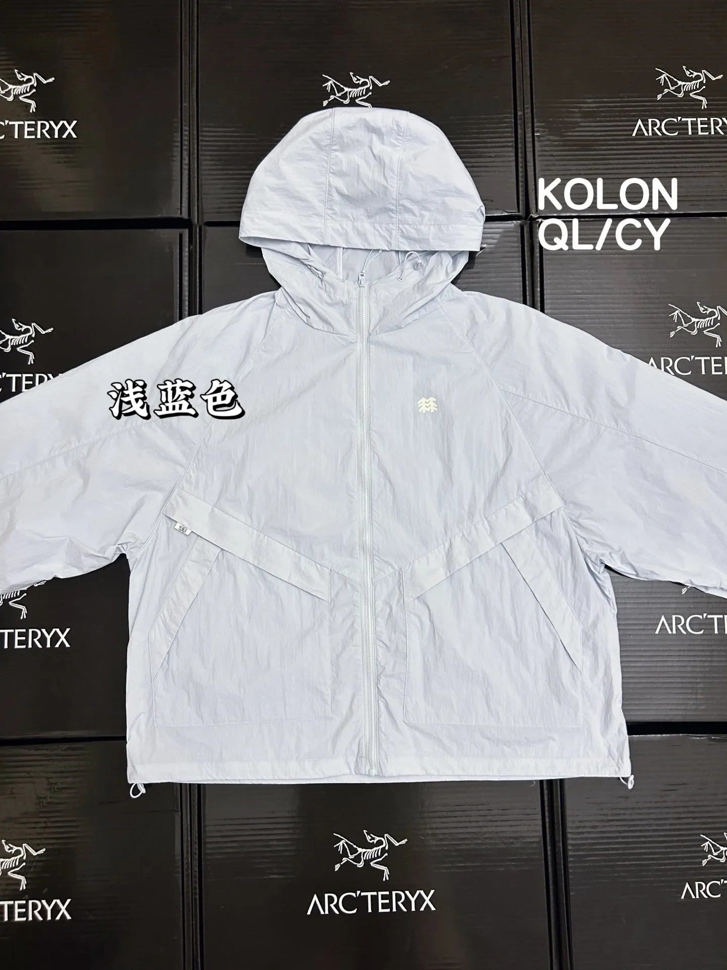 Compact Water-Repellent Hooded Windbreaker D30011104