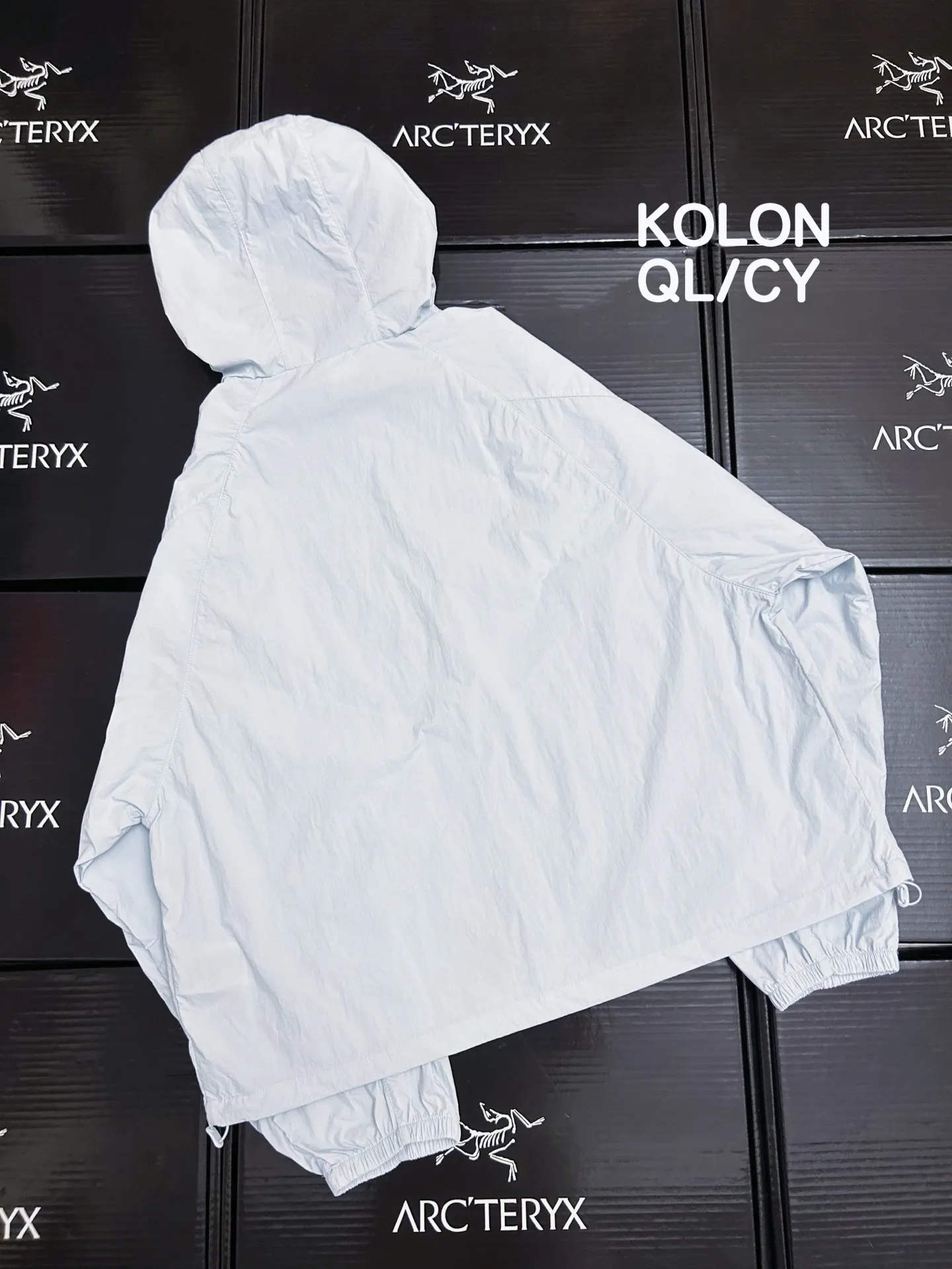 Compact Water-Repellent Hooded Windbreaker D30011104 — view 3