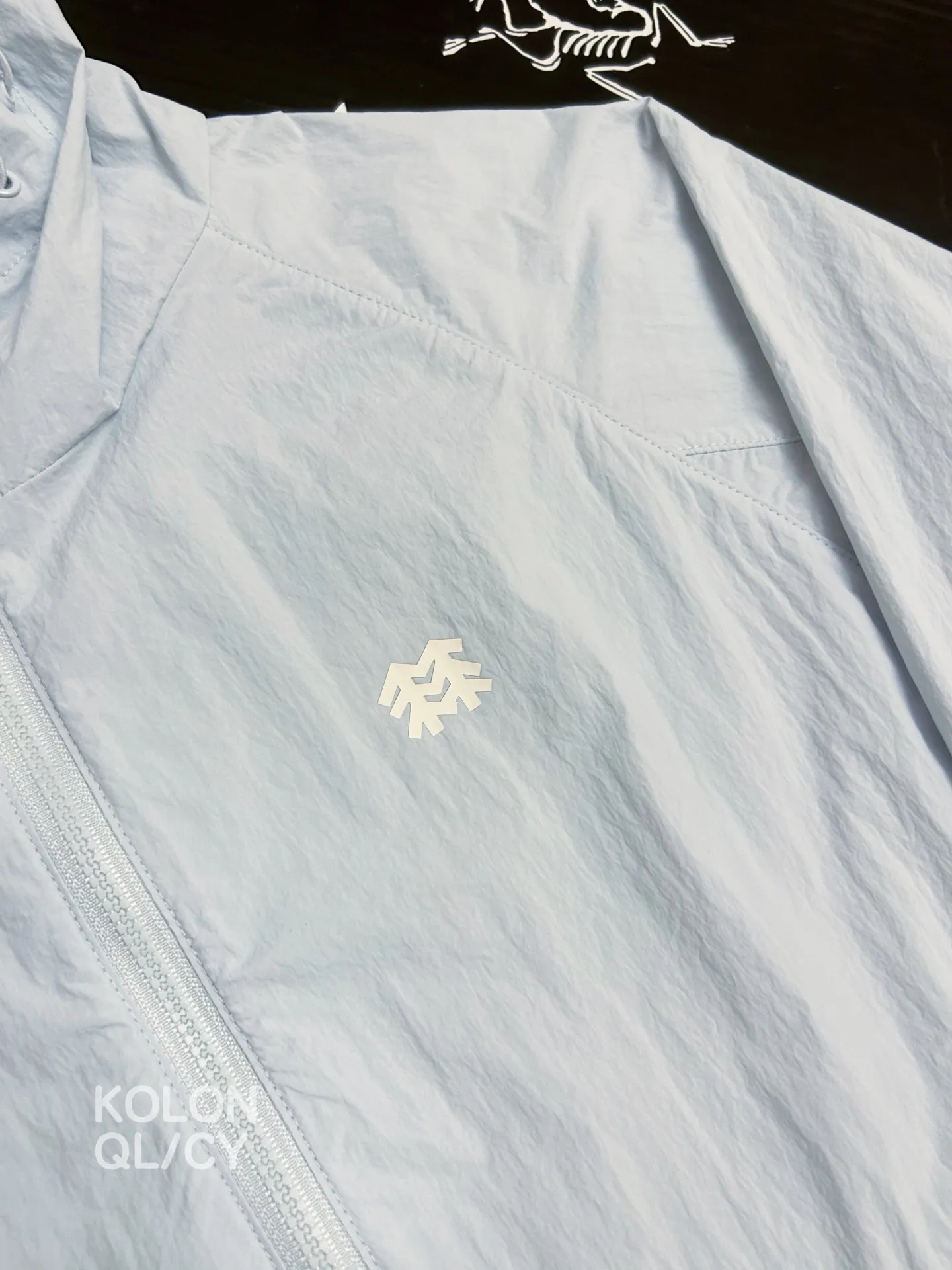 Compact Water-Repellent Hooded Windbreaker D30011104 — view 5