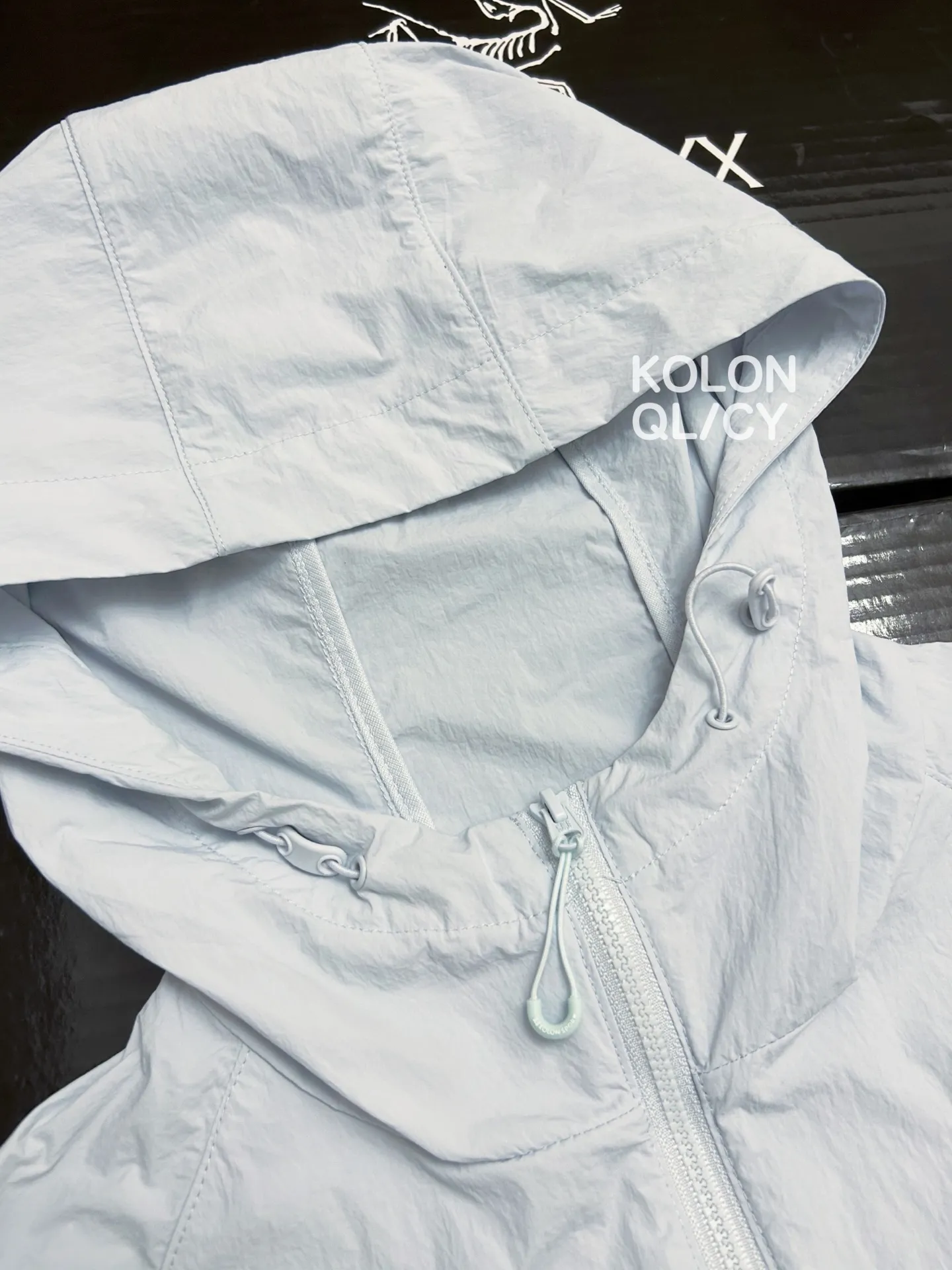 Compact Water-Repellent Hooded Windbreaker D30011104 — view 6