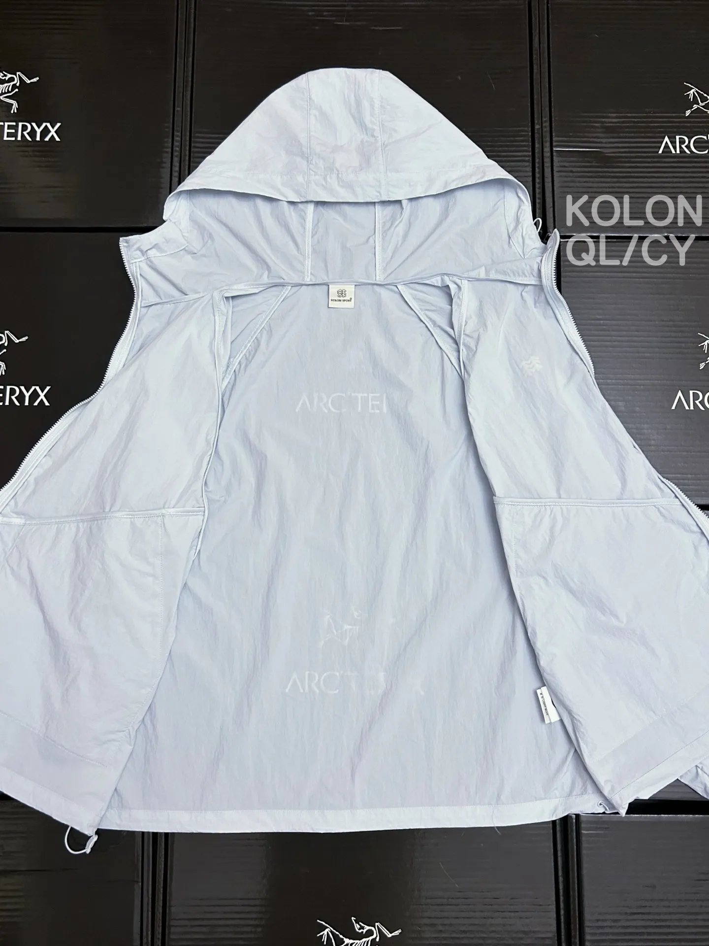 Compact Water-Repellent Hooded Windbreaker D30011104 — view 9
