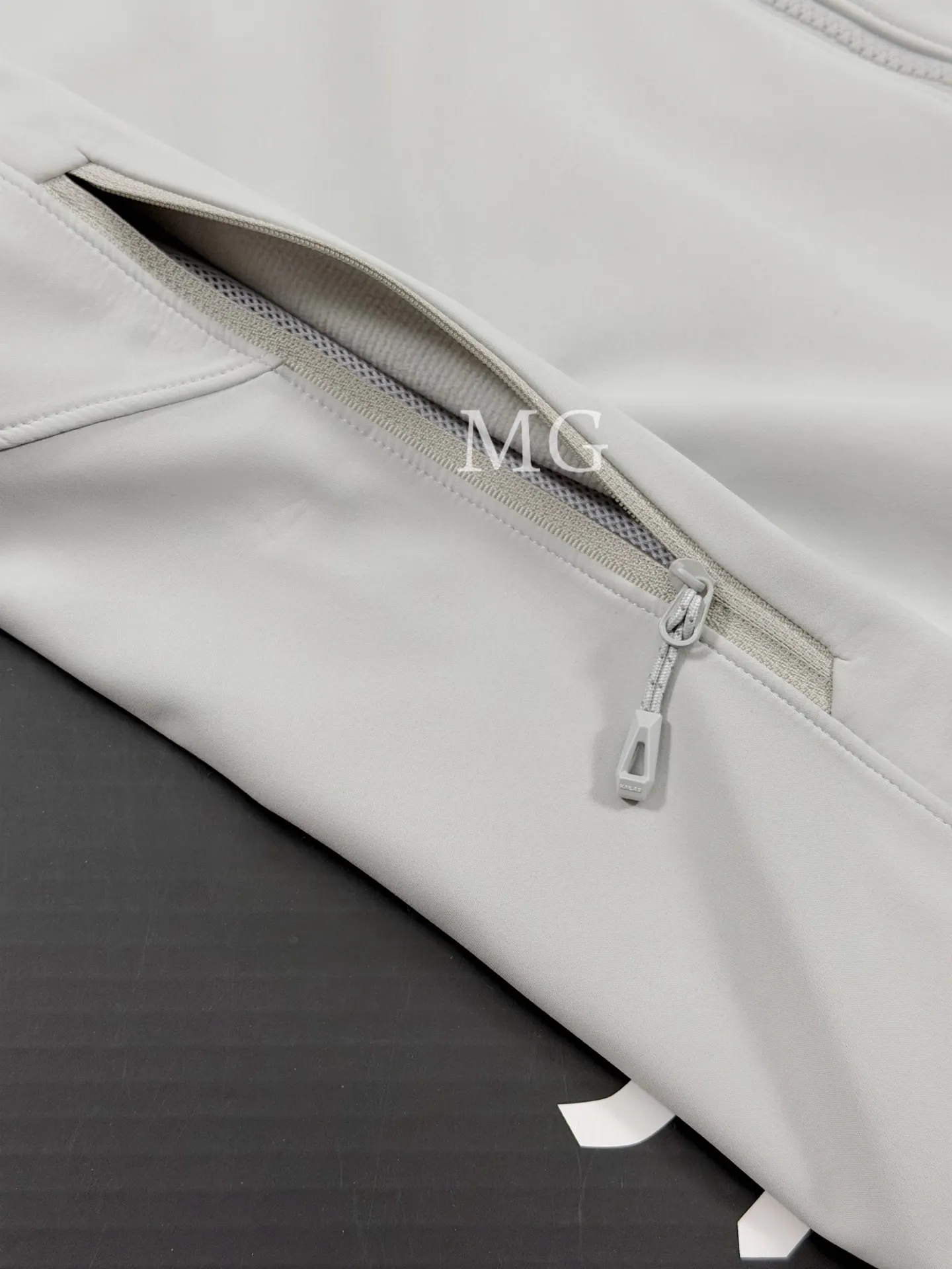 M8 IC Fleece-Lined Softshell Jacket D30019451 — view 4
