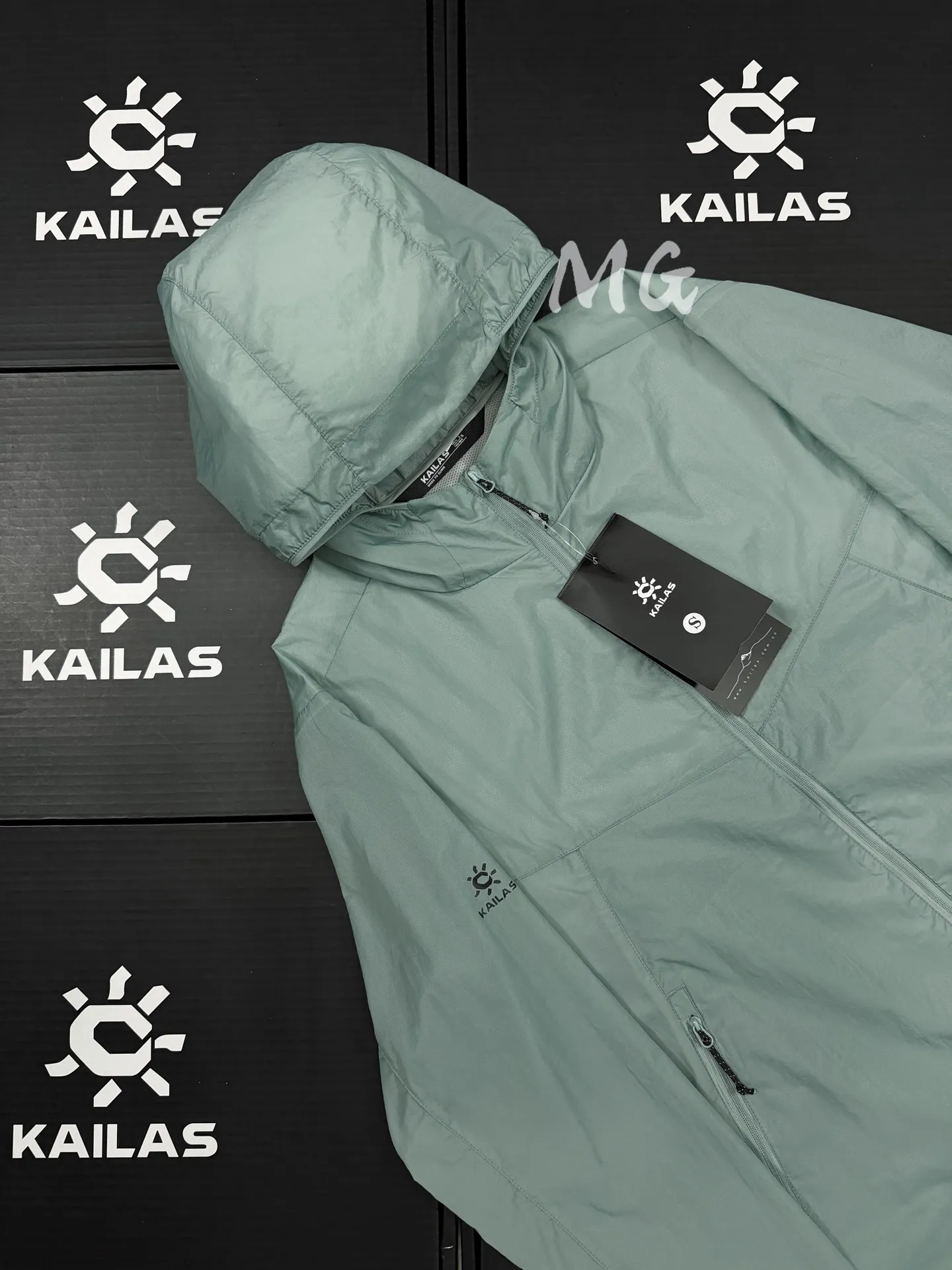 Lightweight UPF 50+ Hooded Sun Protection Jacket D30011096 — view 3