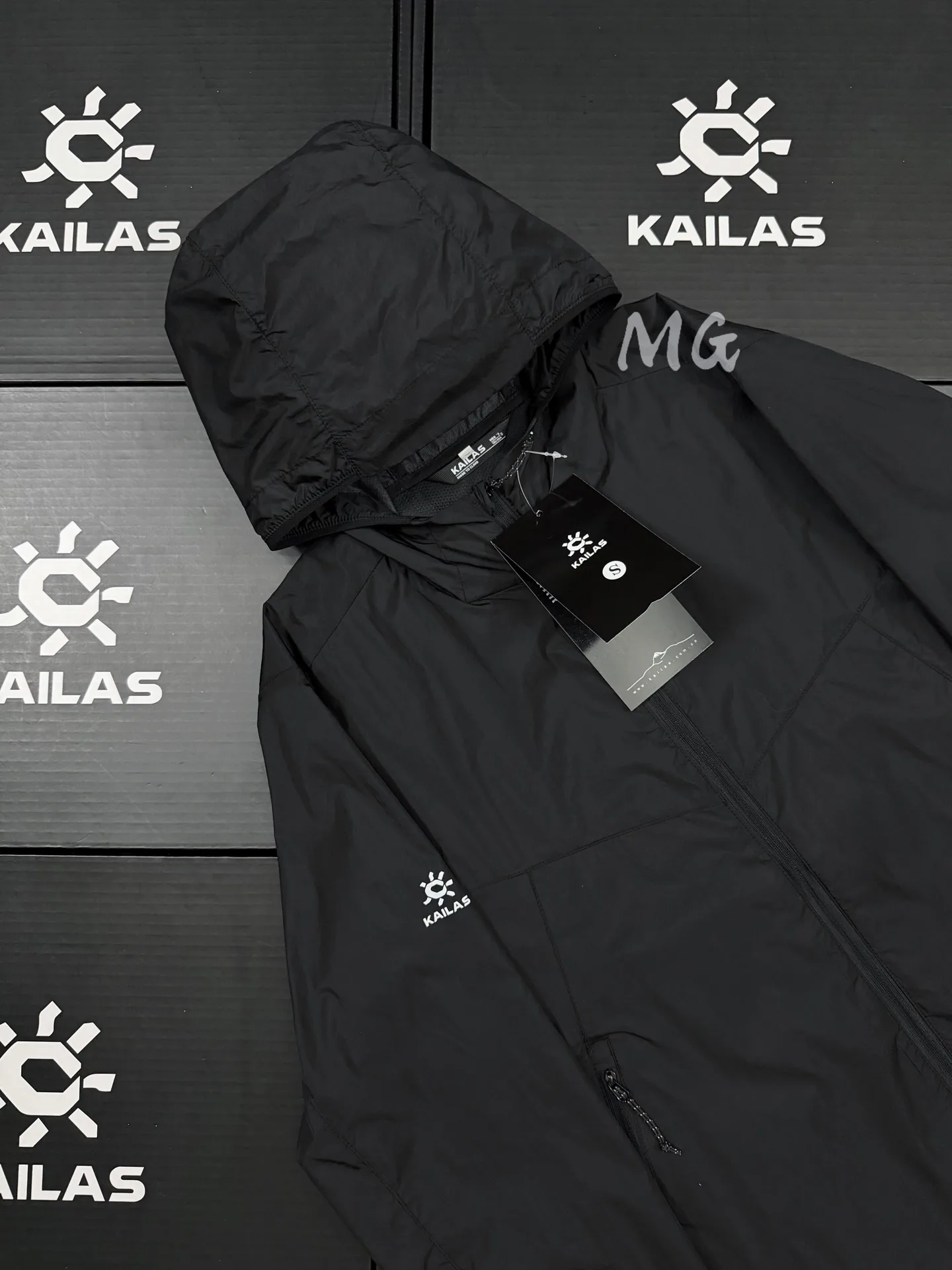 Lightweight UPF 50+ Hooded Sun Protection Jacket D30011097 — view 3
