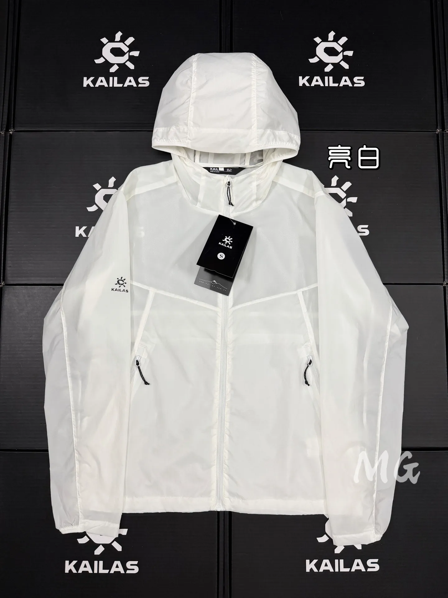 Lightweight Hooded Sun Protection Jacket D30011098