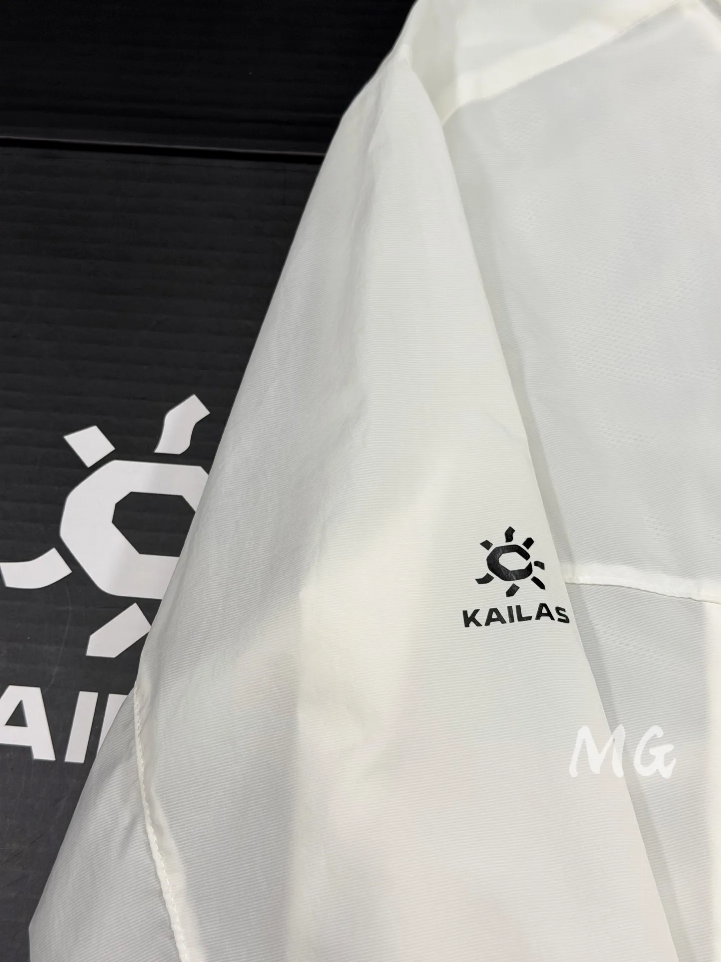 Lightweight Hooded Sun Protection Jacket D30011098 — view 3