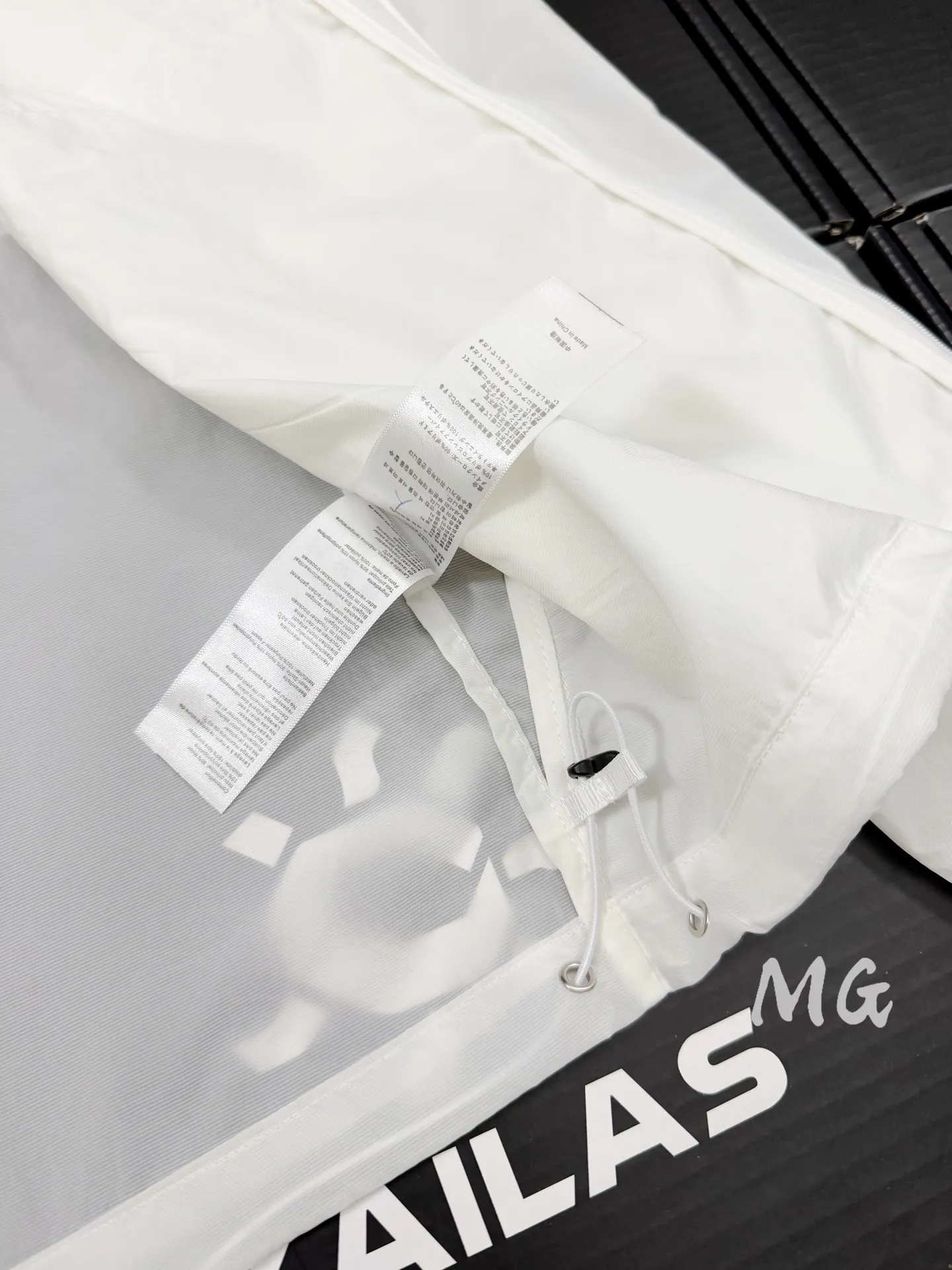 Lightweight Hooded Sun Protection Jacket D30011098 — view 8