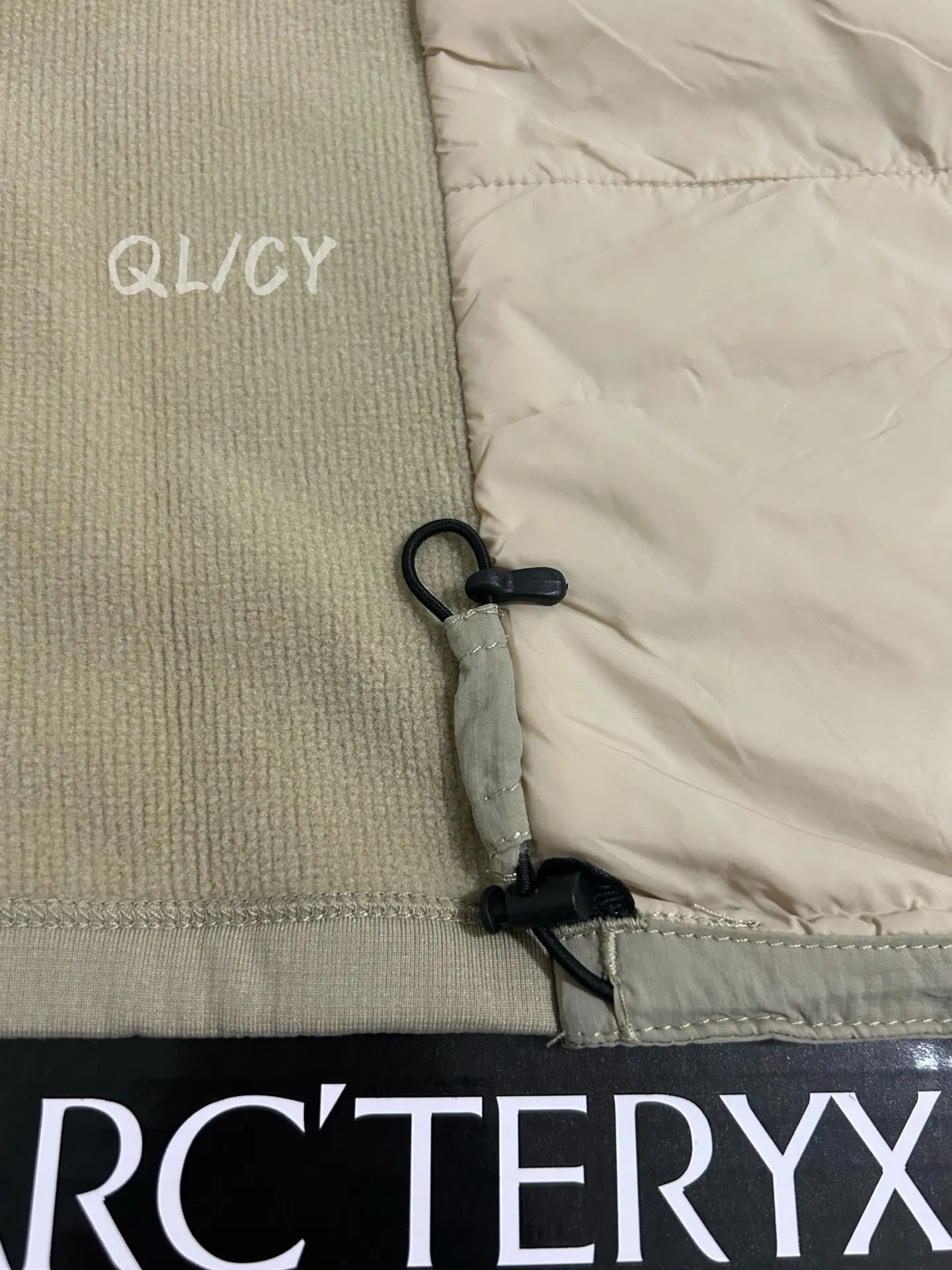 Atom Insulated Logo-Embroidered Gilet D30019570 — view 7