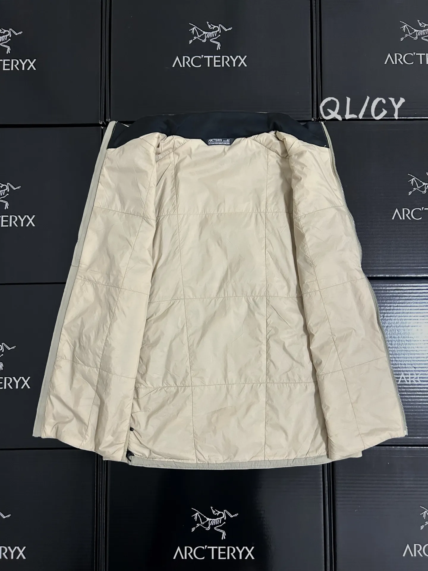 Atom Insulated Logo-Embroidered Gilet D30019570 — view 8