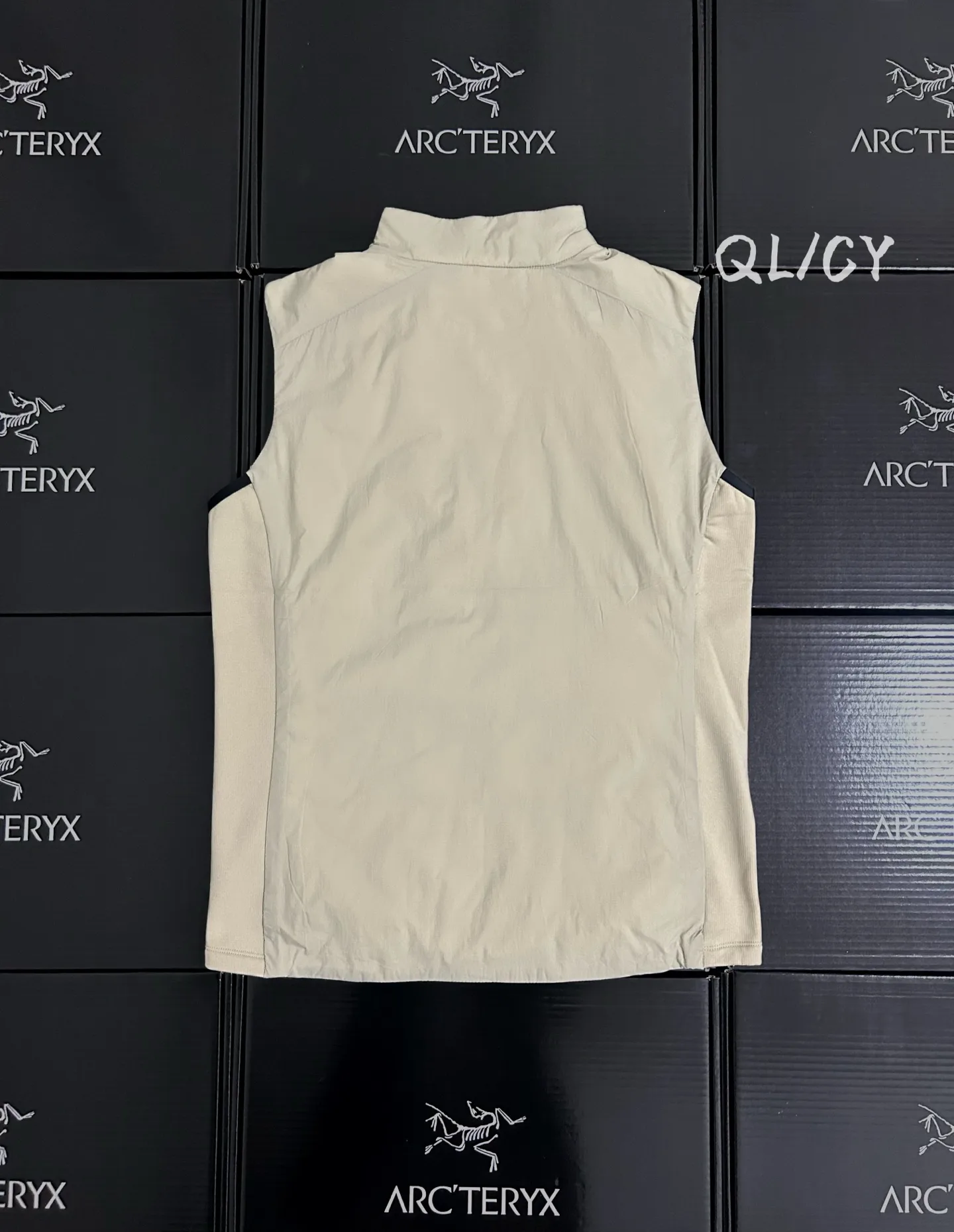 Atom Insulated Logo-Embroidered Gilet D30019570 — view 9