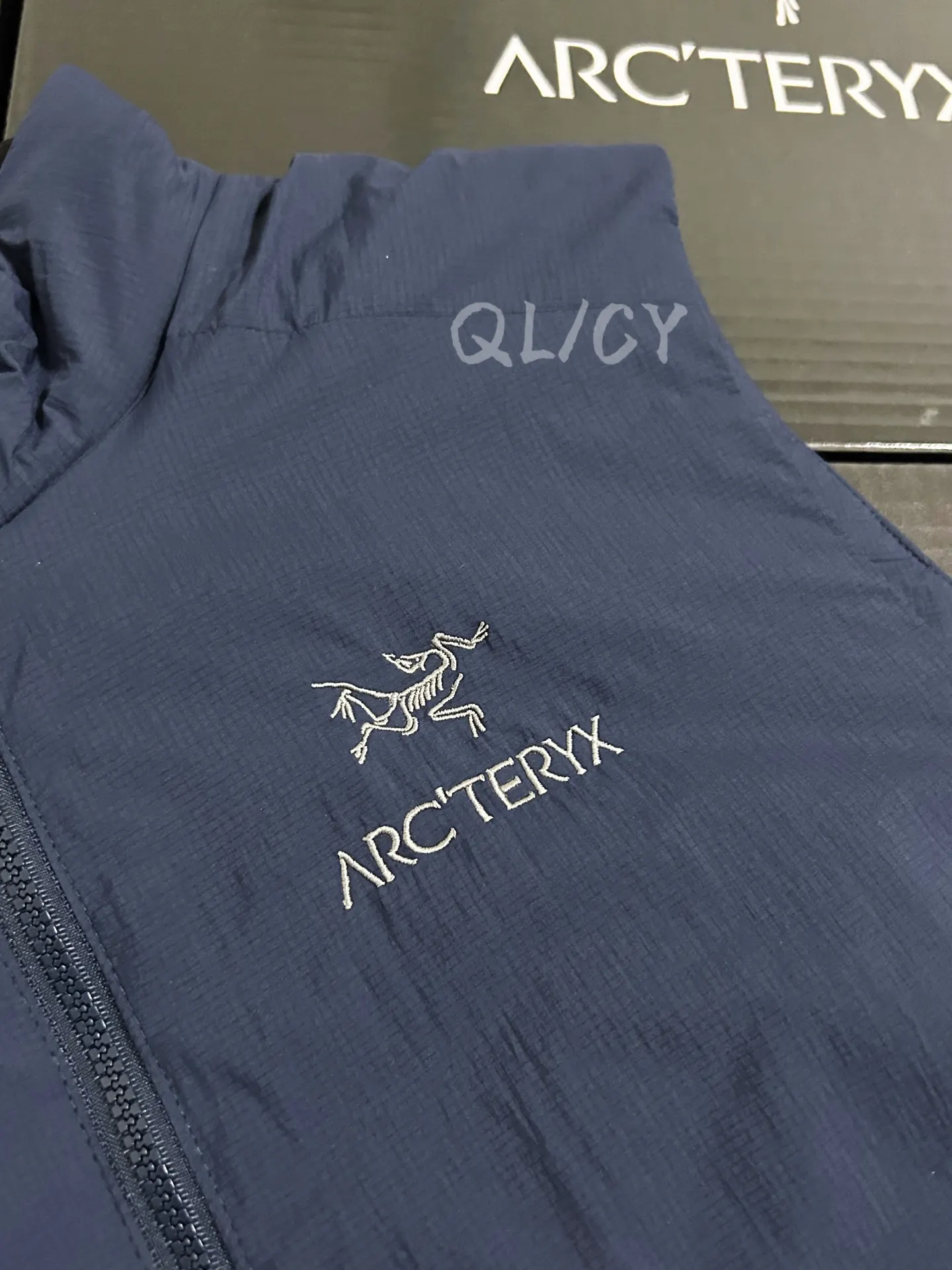 Atom Lightweight Insulated Vest D30019571 — view 2