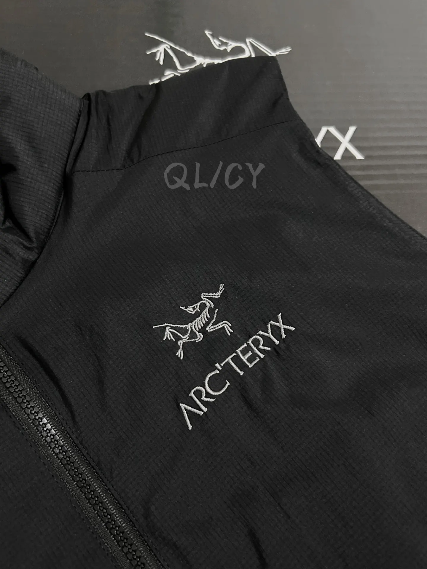 Atom Insulated Logo-Embroidered Gilet D30019569 — view 3