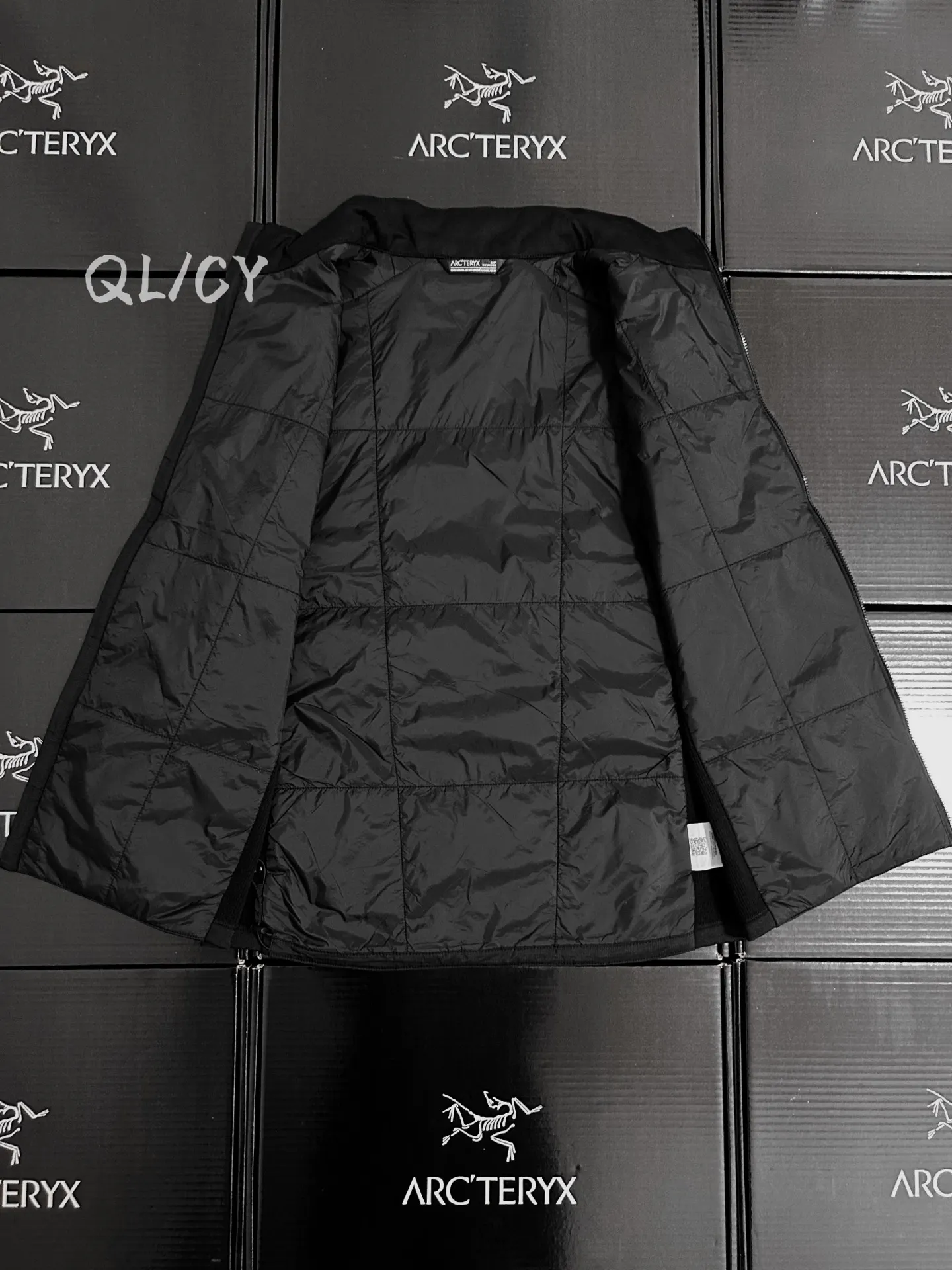 Atom Insulated Logo-Embroidered Gilet D30019569 — view 9