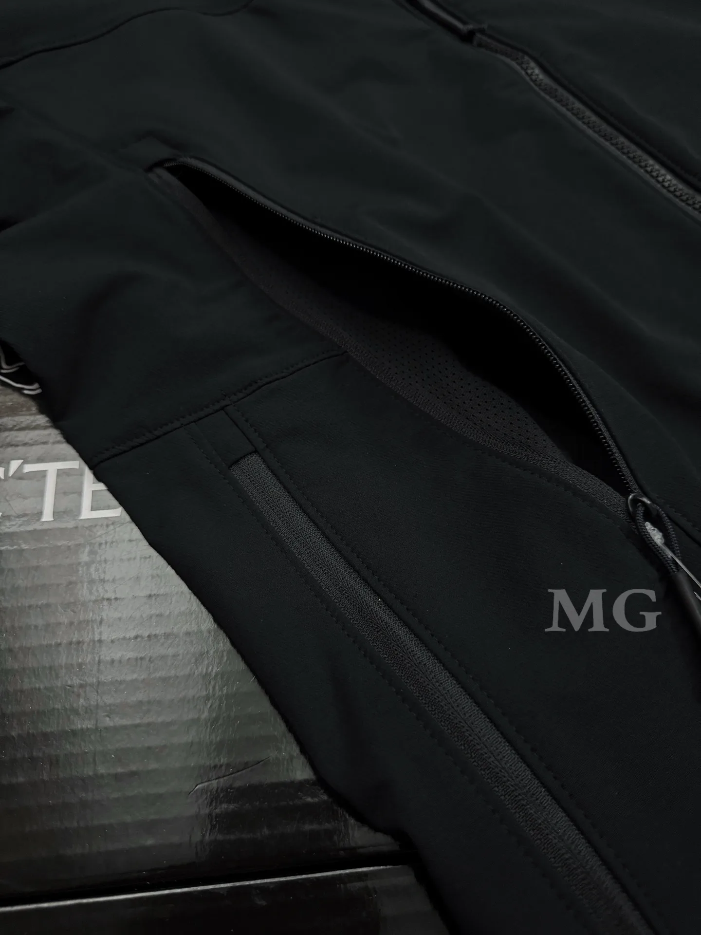 Leaf Patrol AR Softshell Jacket D31019330 — view 5