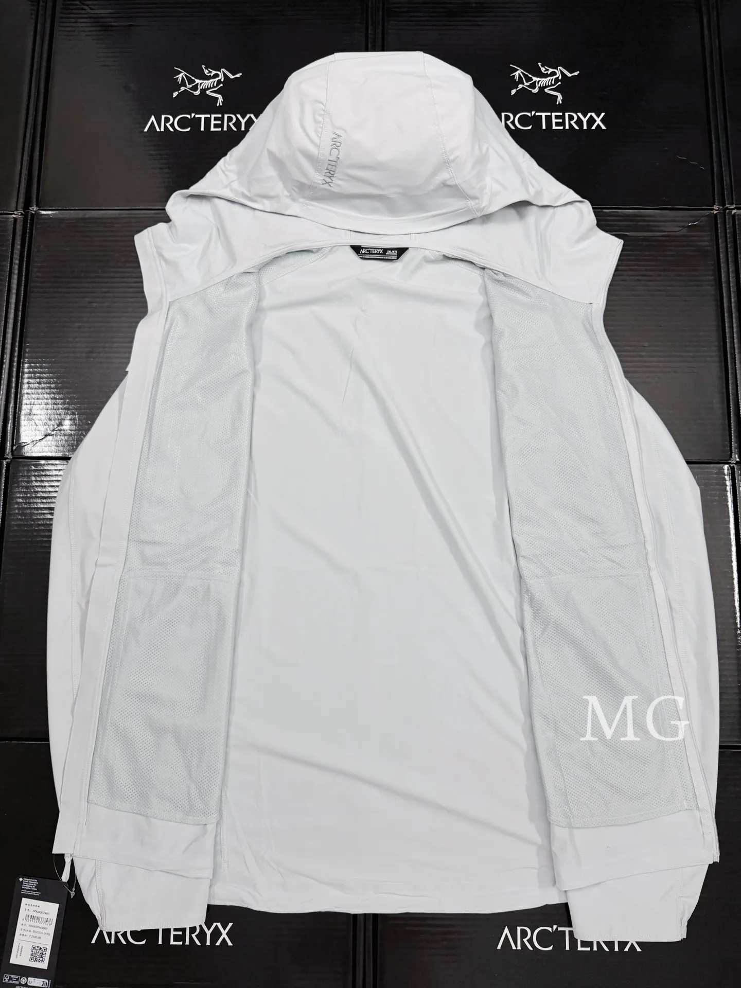 Gamma Lightweight Hooded Softshell Jacket D31019507 — view 8