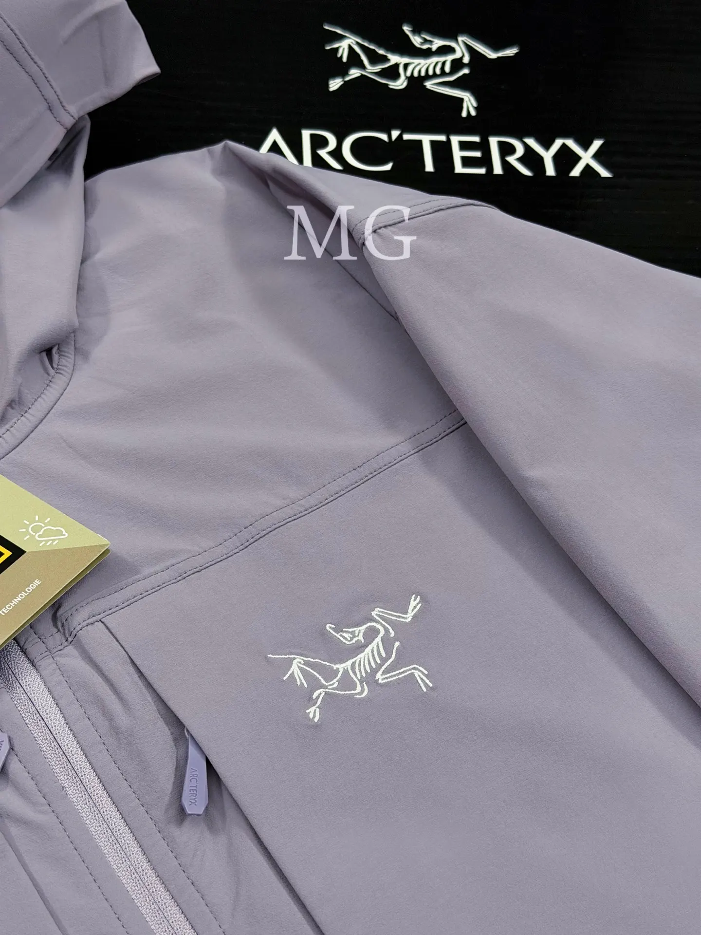 Gamma Lightweight Hoody Softshell Jacket D31019511 — view 2