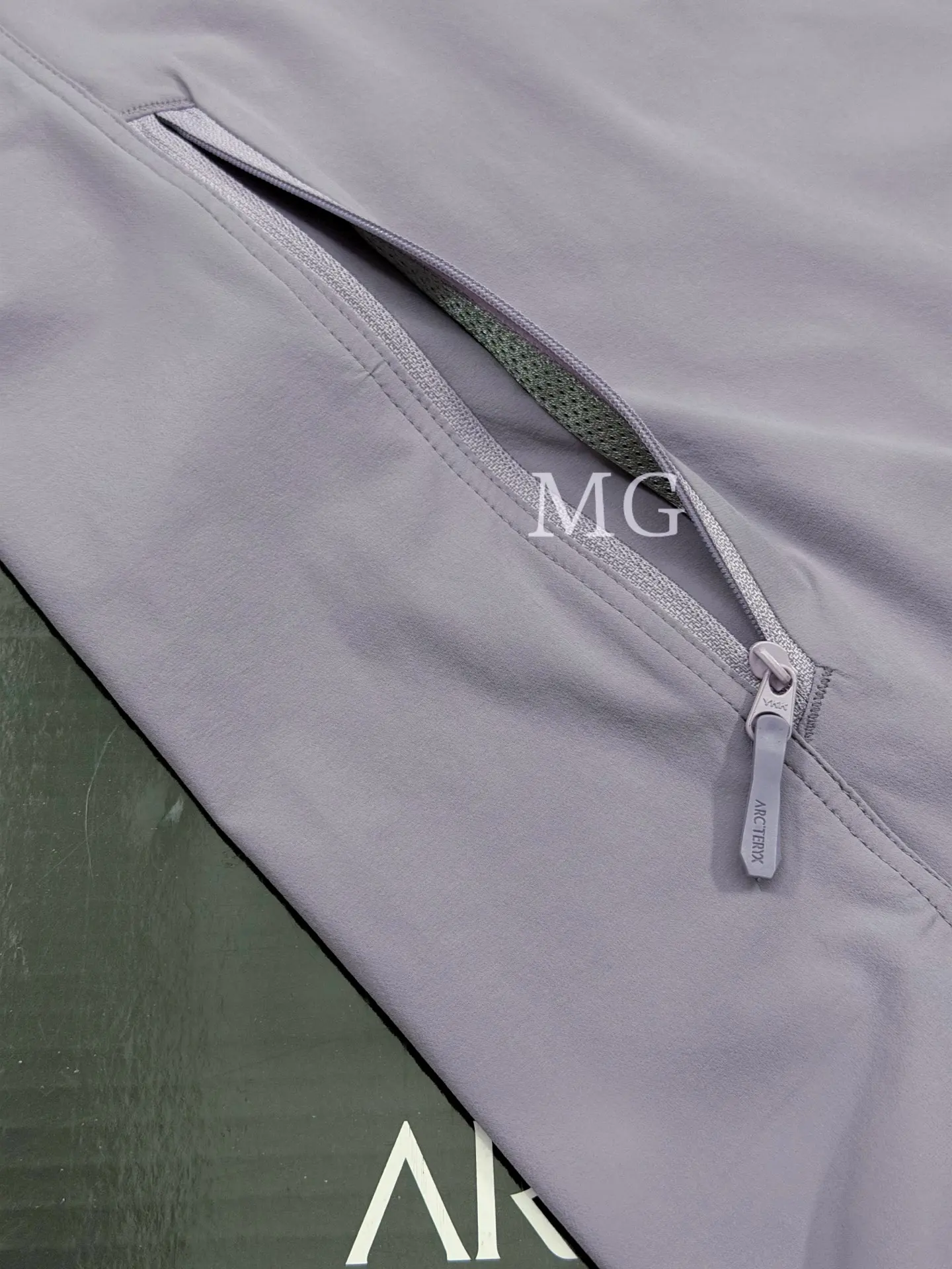 Gamma Lightweight Hoody Softshell Jacket D31019511 — view 5