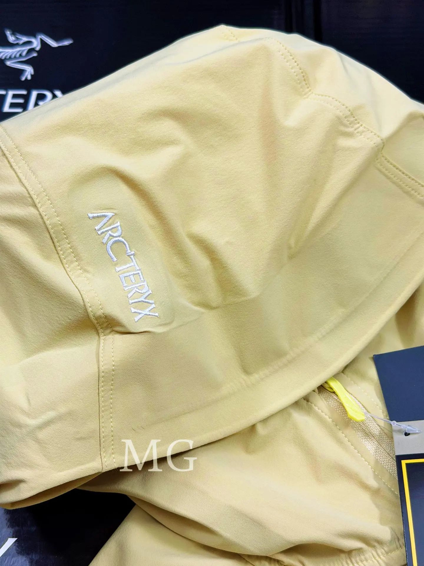 Gamma Lightweight Hooded Softshell Jacket D31019508 — view 3