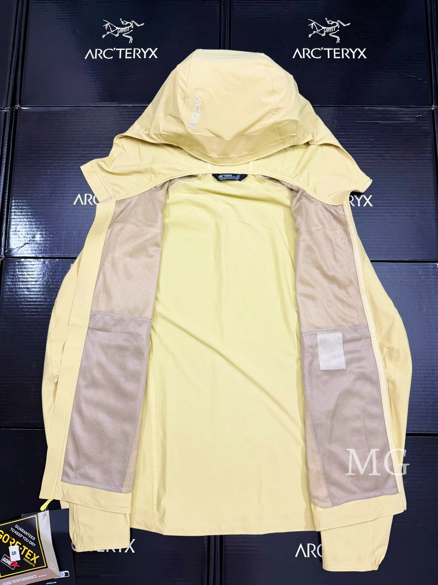 Gamma Lightweight Hooded Softshell Jacket D31019508 — view 8