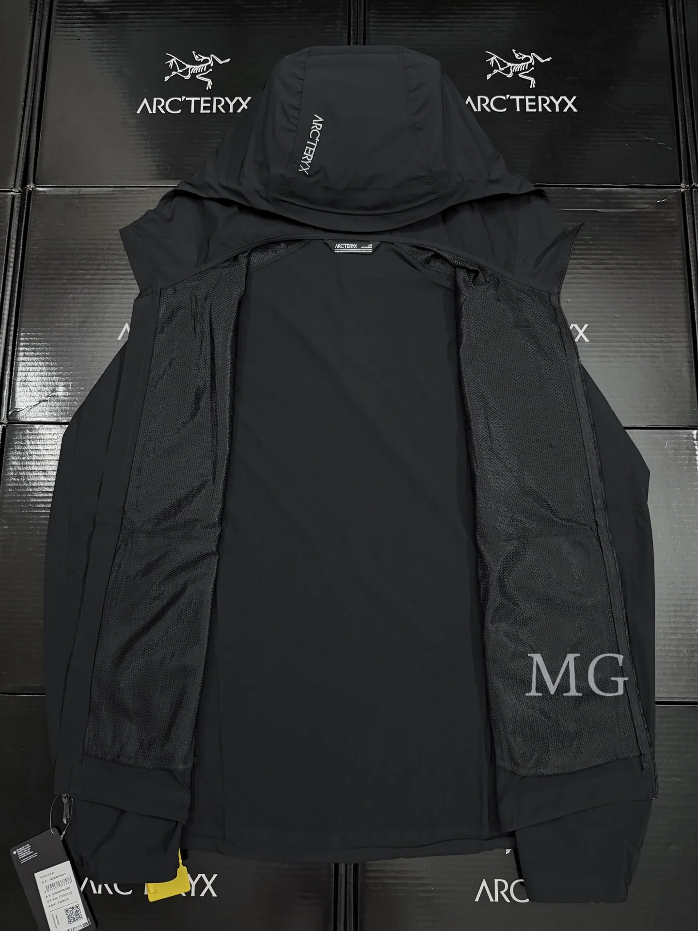 Gamma Lightweight Hooded Softshell Jacket D31019506 — view 8