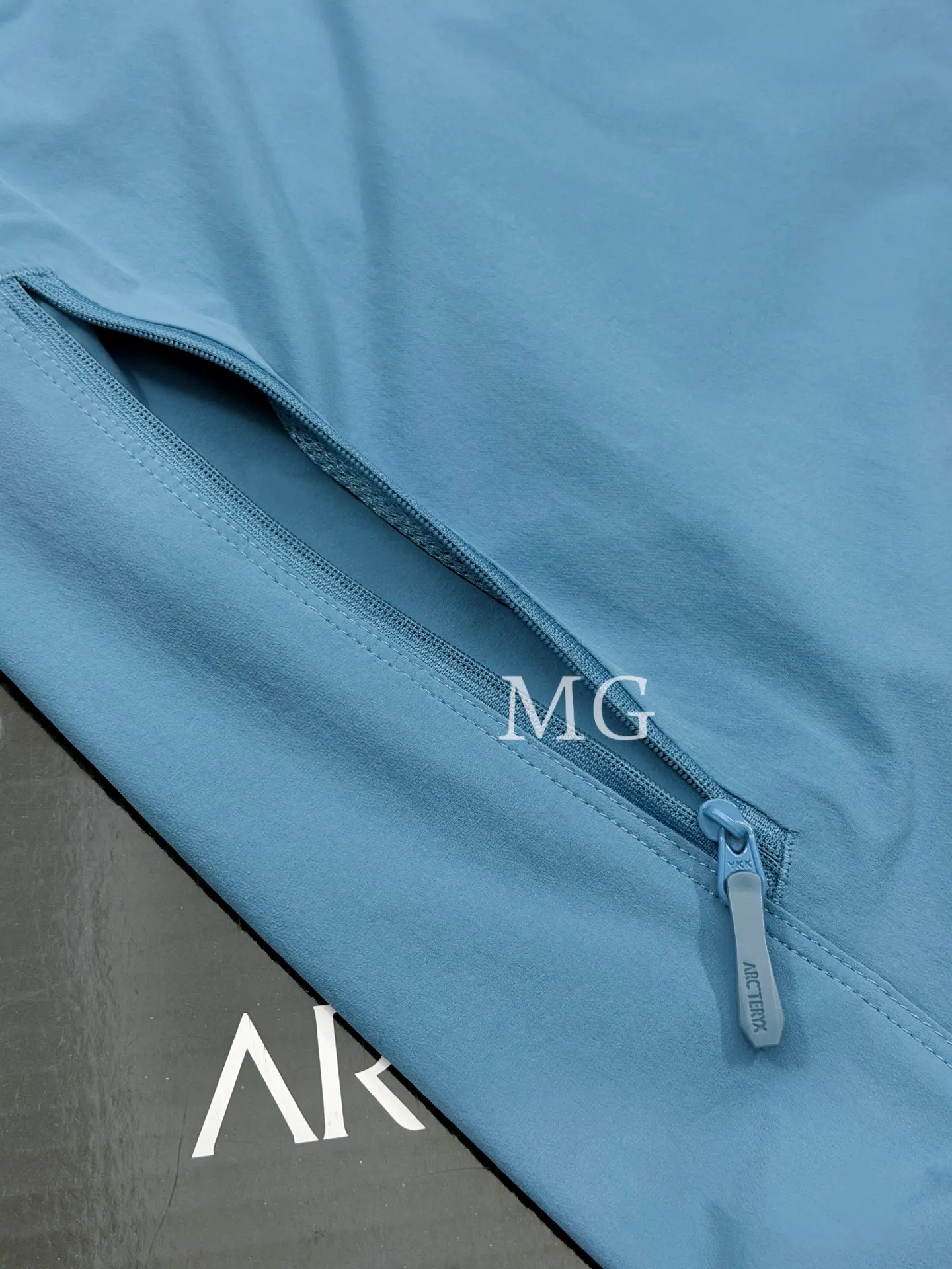 Gamma Lightweight Hooded Softshell Jacket D31019509 — view 5