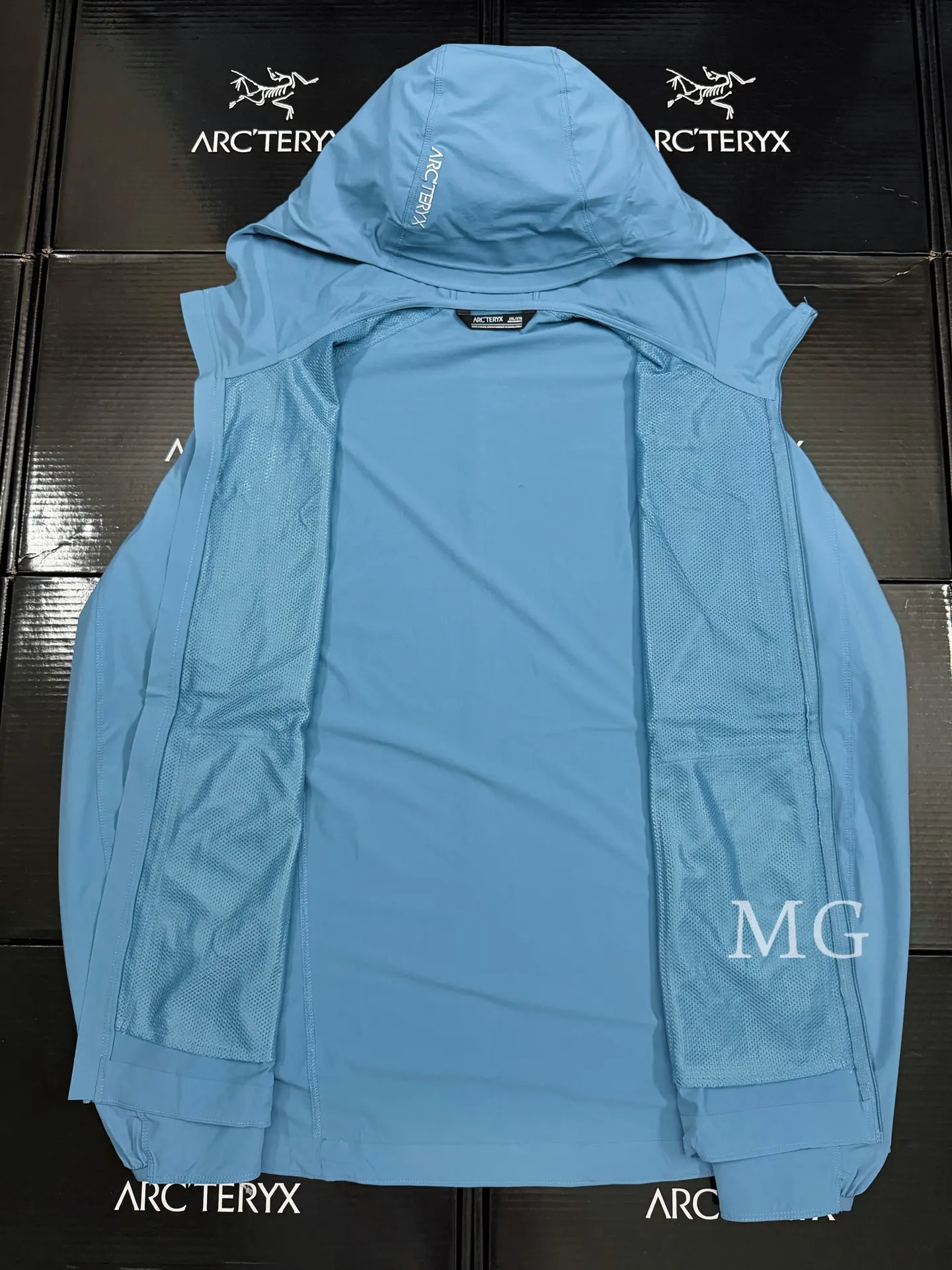 Gamma Lightweight Hooded Softshell Jacket D31019509 — view 8