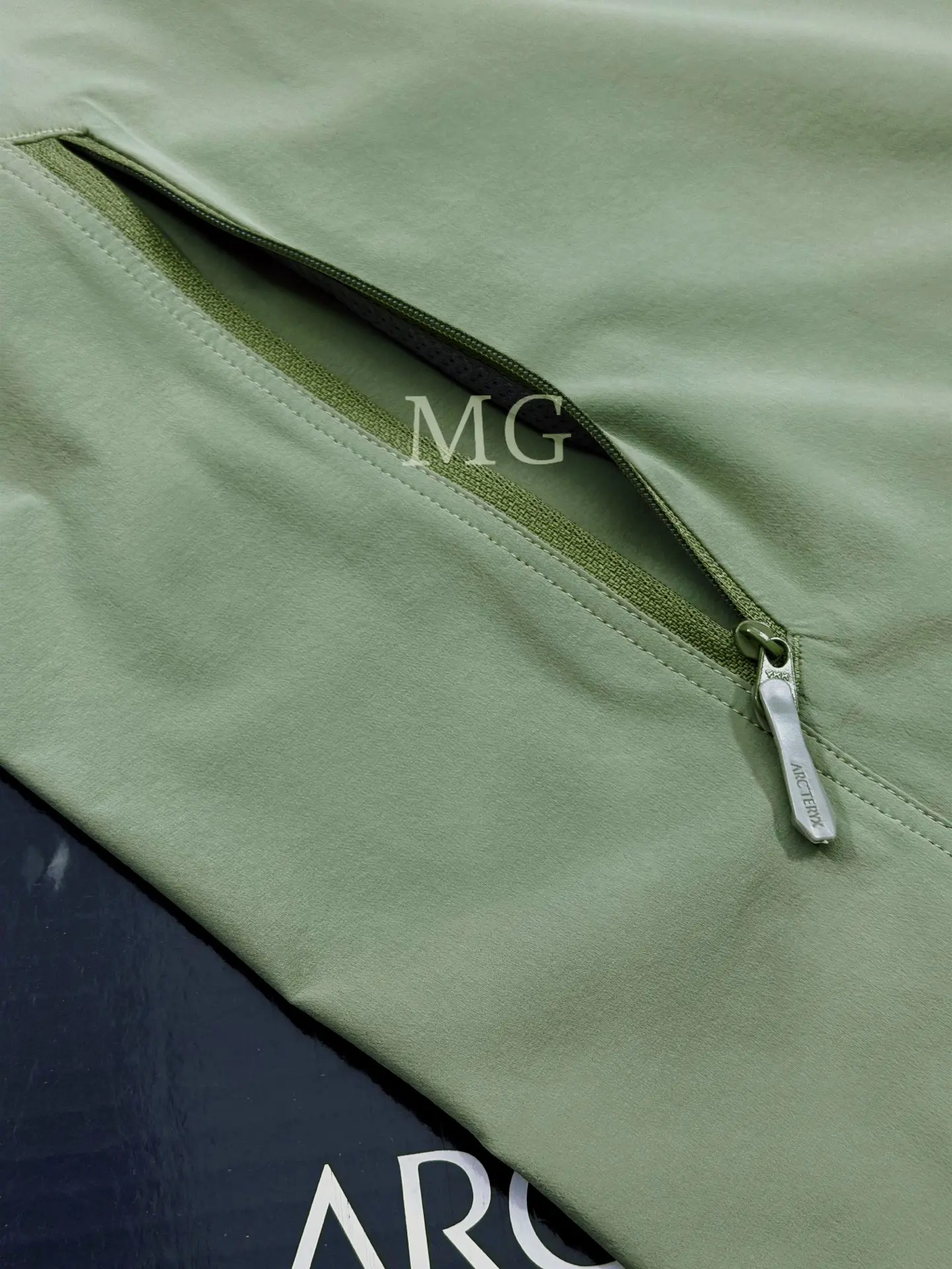 Gamma Lightweight Hooded Softshell Jacket D31019513 — view 5