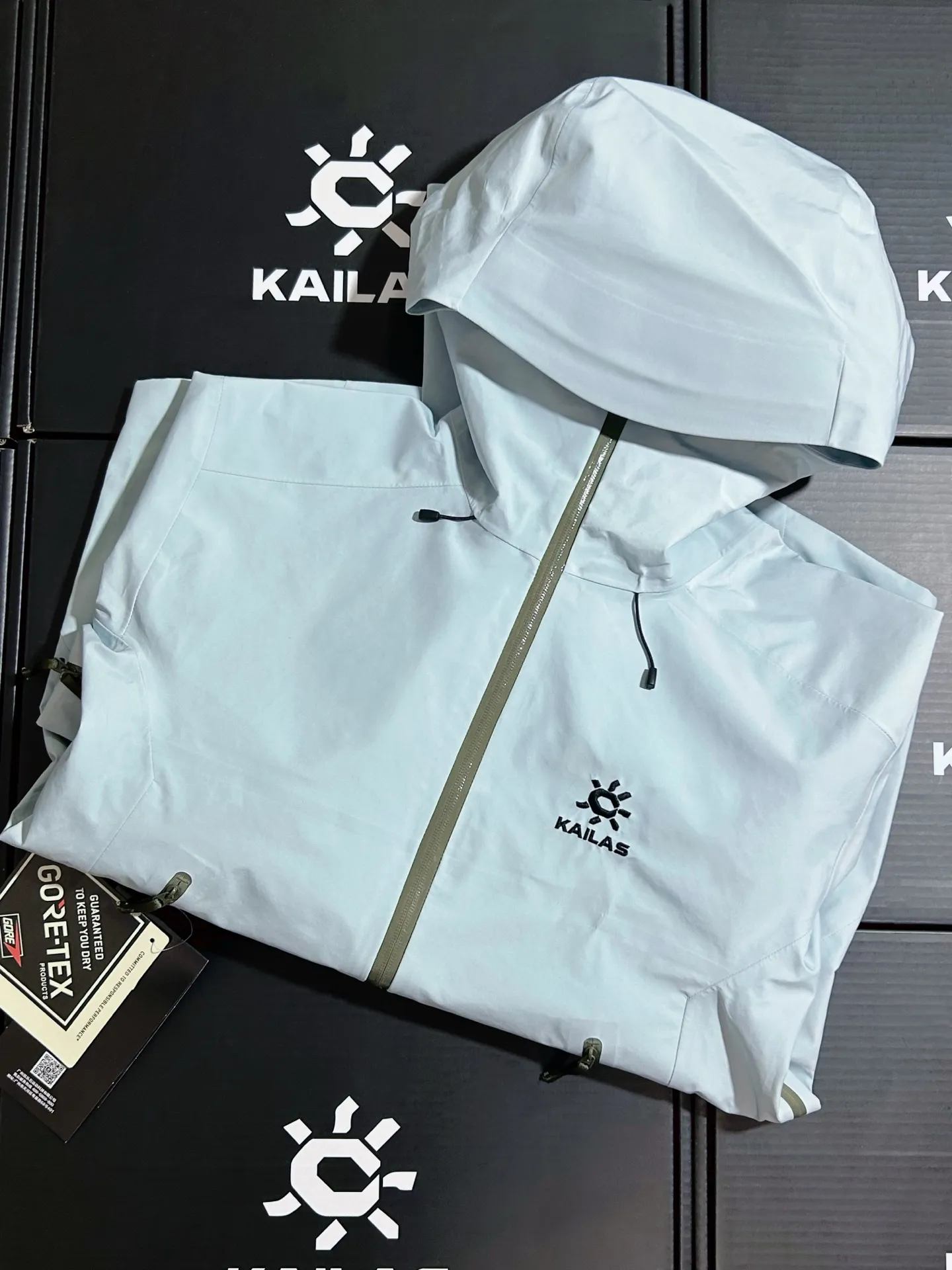 Kailas LT Hooded GORE-TEX Hardshell Jacket D31019296 — view 2